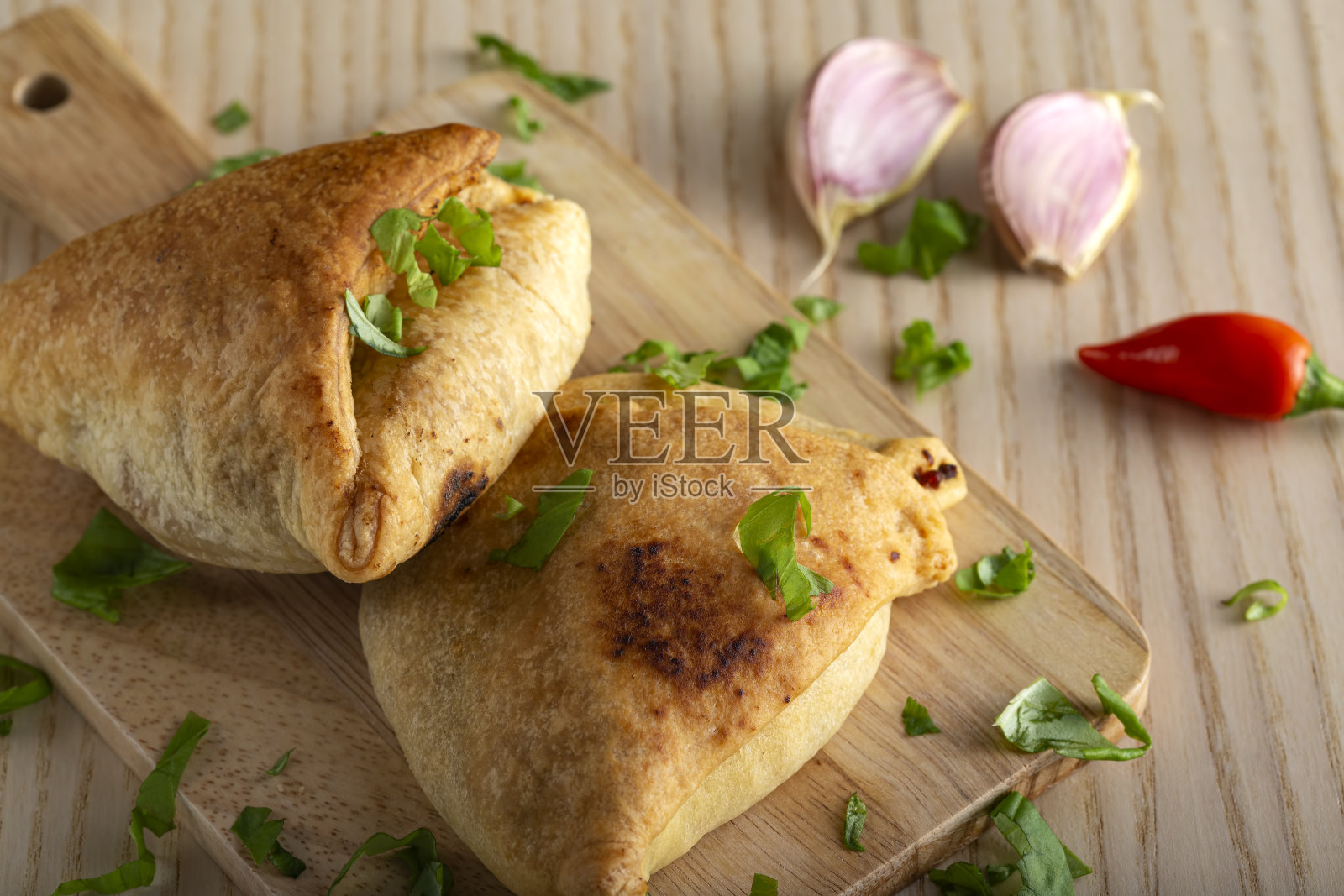 用蔬菜填充的酥皮照片摄影图片