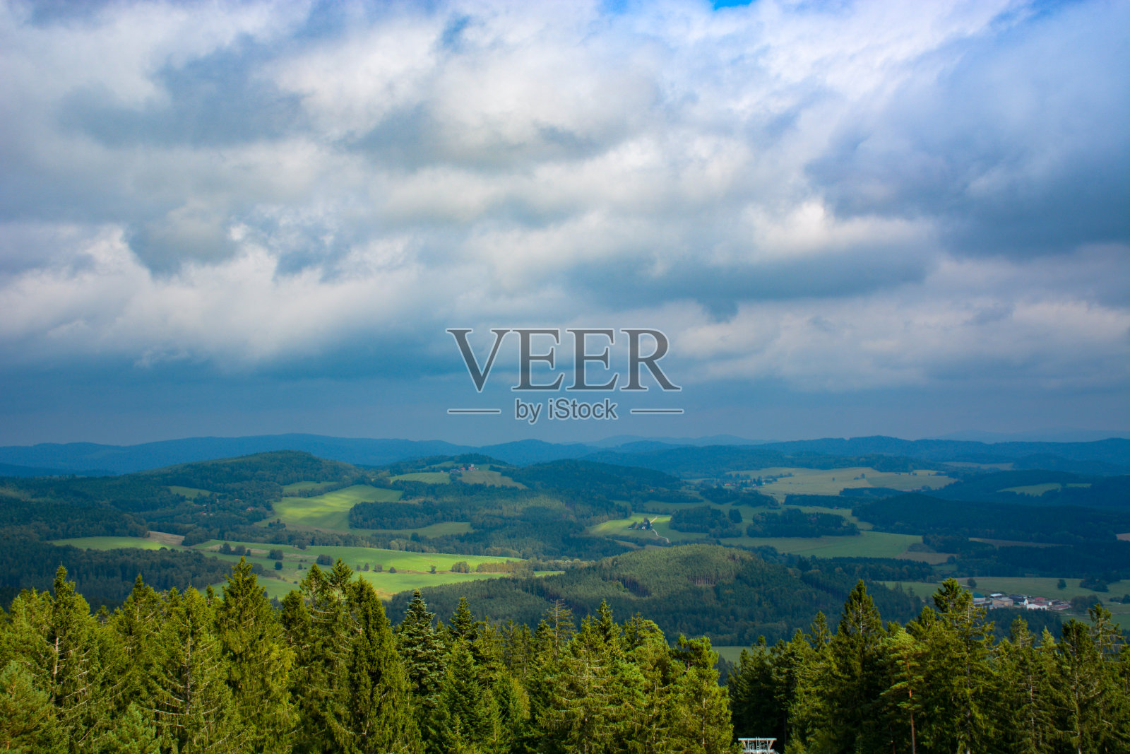 利普诺湖全景照片摄影图片