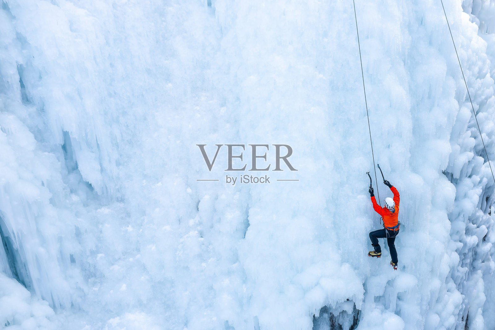 冰冻的瀑布和山石照片摄影图片
