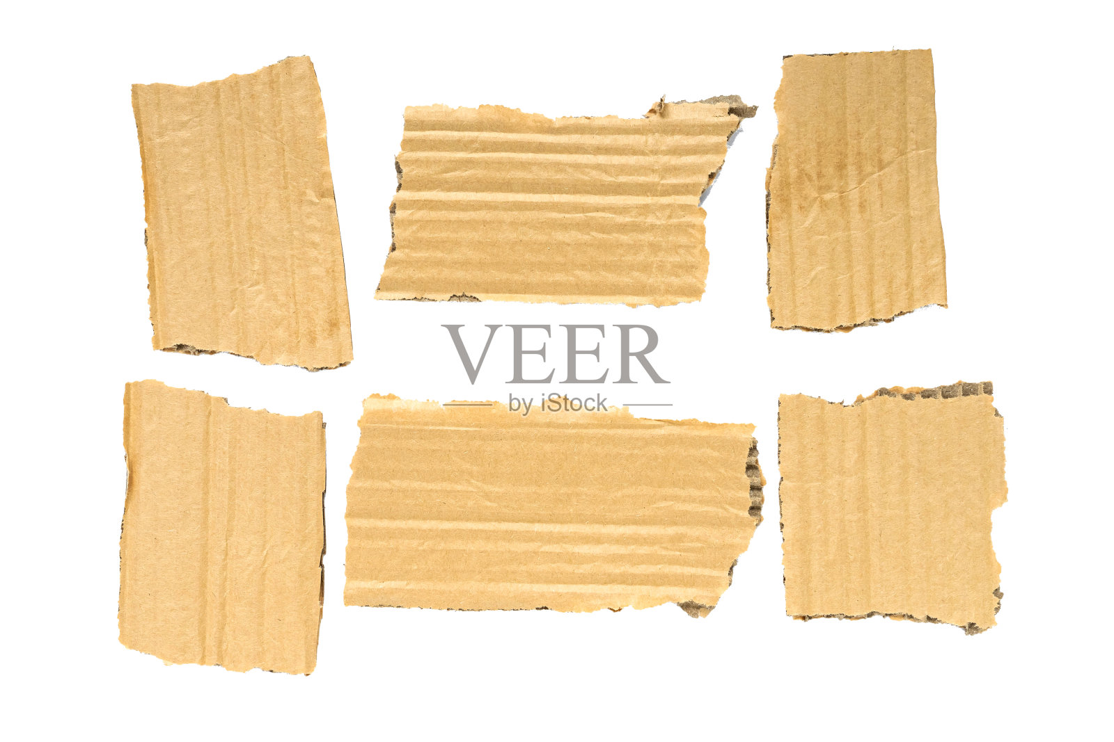 白色背景的再生纸工艺品棒。棕色的纸撕裂或撕裂的纸碎片孤立在白色的背景与剪切路径。照片摄影图片