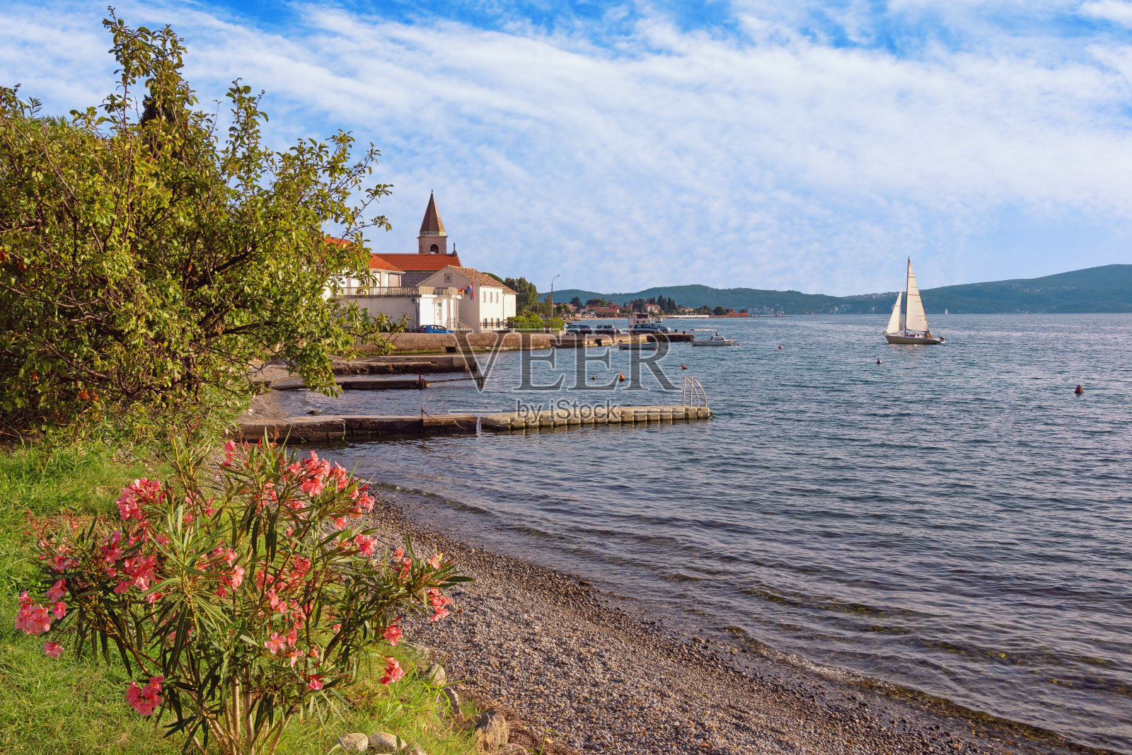 美丽的地中海秋景。黑山。蒂瓦特市附近的科托湾景观照片摄影图片