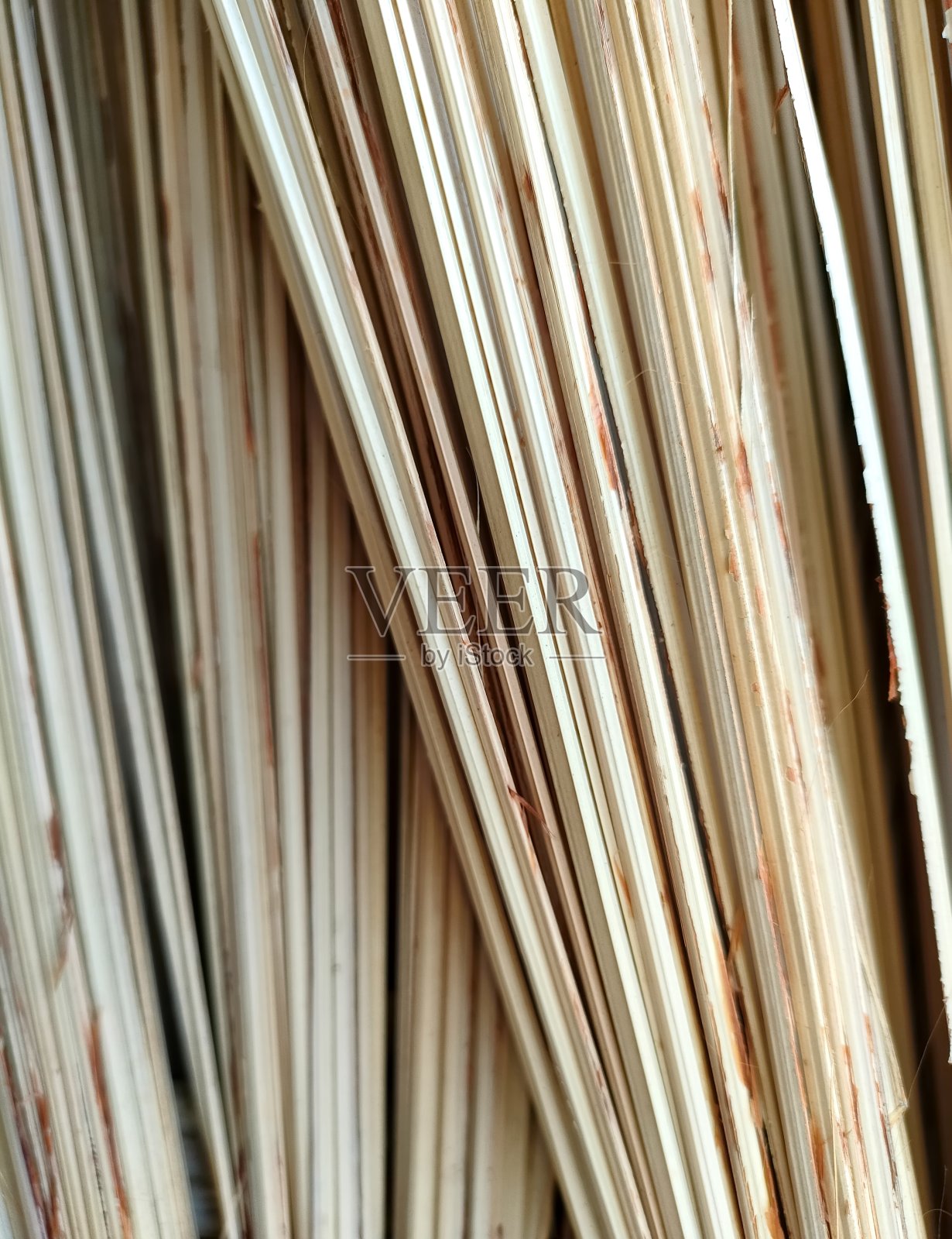 竹竿紧紧地粘在一起。照片摄影图片
