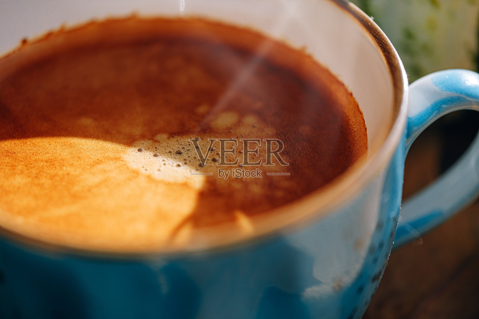 一杯刚煮好的热咖啡照片摄影图片