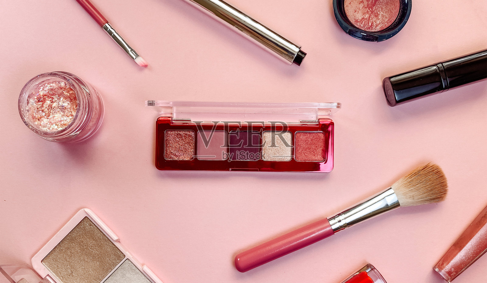 美丽的概念。白色背景上的化妆品照片摄影图片