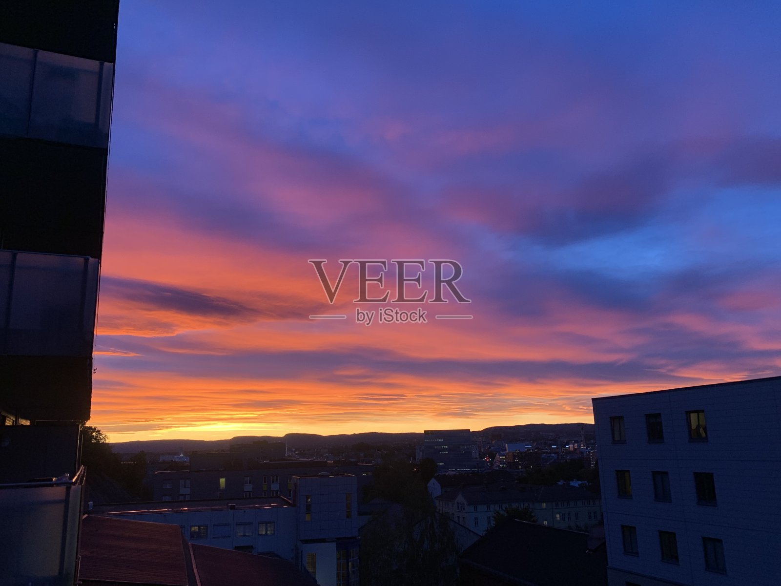 挪威奥斯陆五彩缤纷的日落照片摄影图片