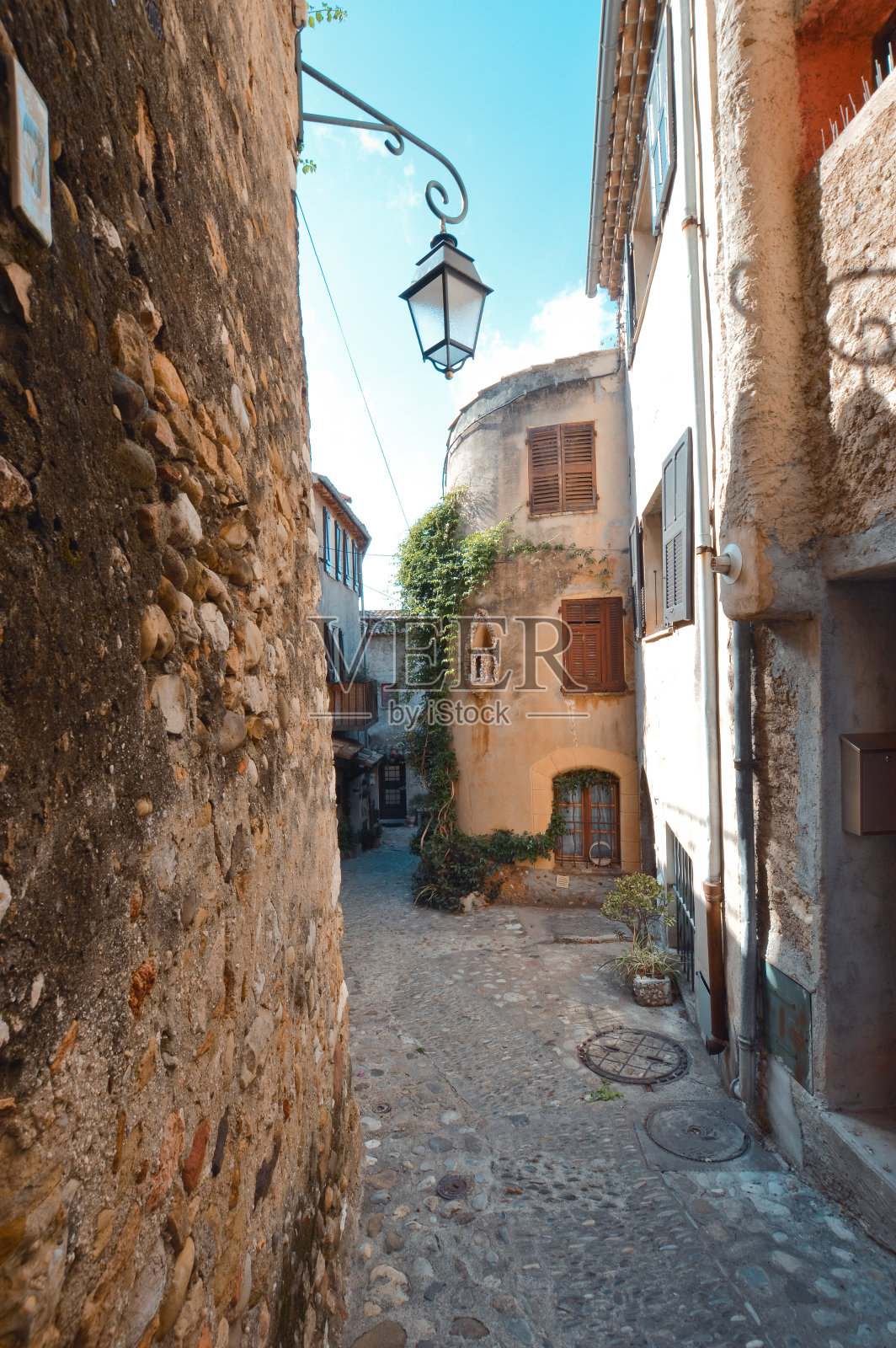 美丽的街道小巷鲜花和老城小镇照片摄影图片