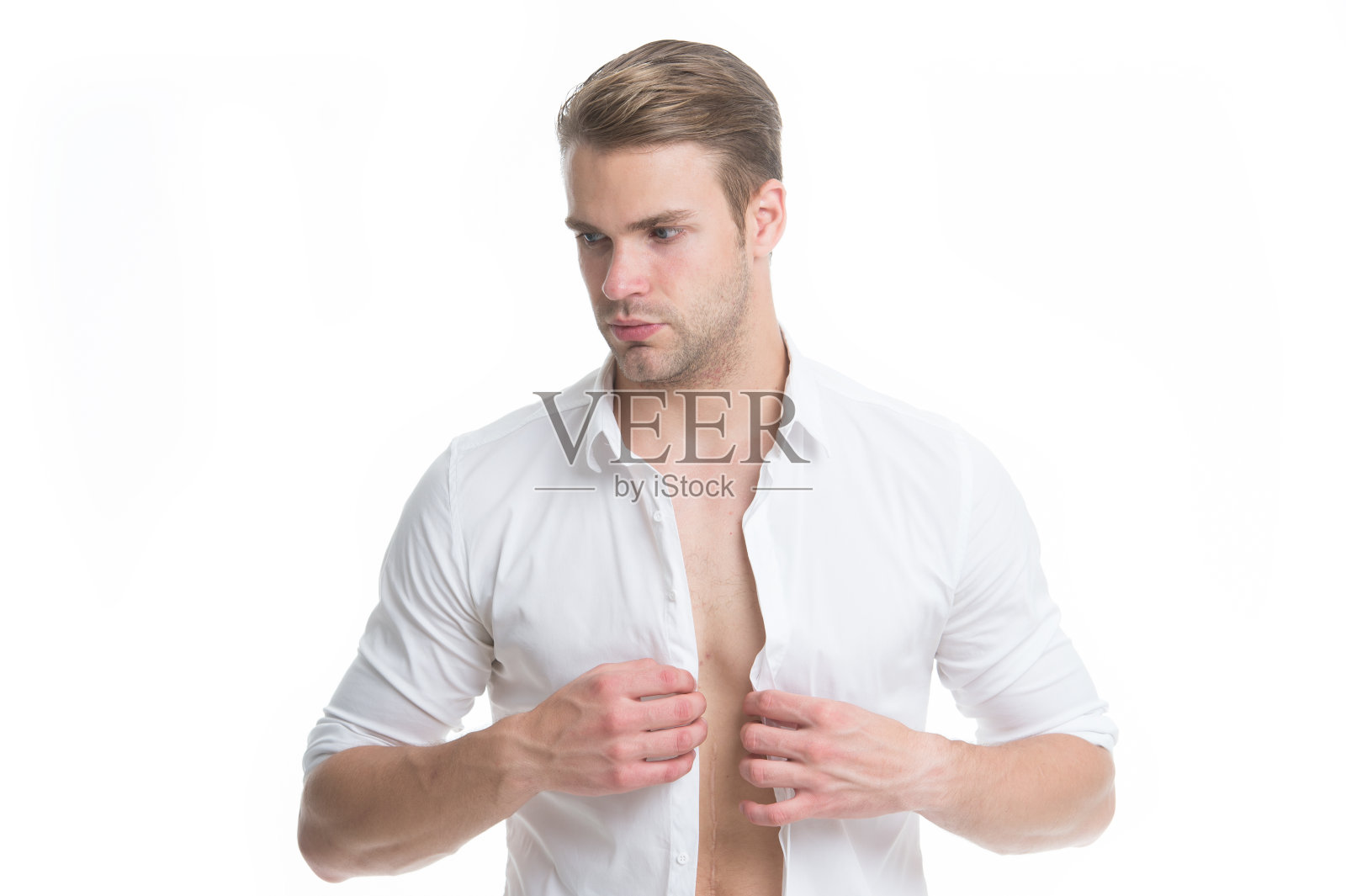 工作着装要求。白领工人。男人打扮得很好，穿着白色的衬衫。工人准备工作办公室。上班族帅气的上班着装。正式的着装照片摄影图片