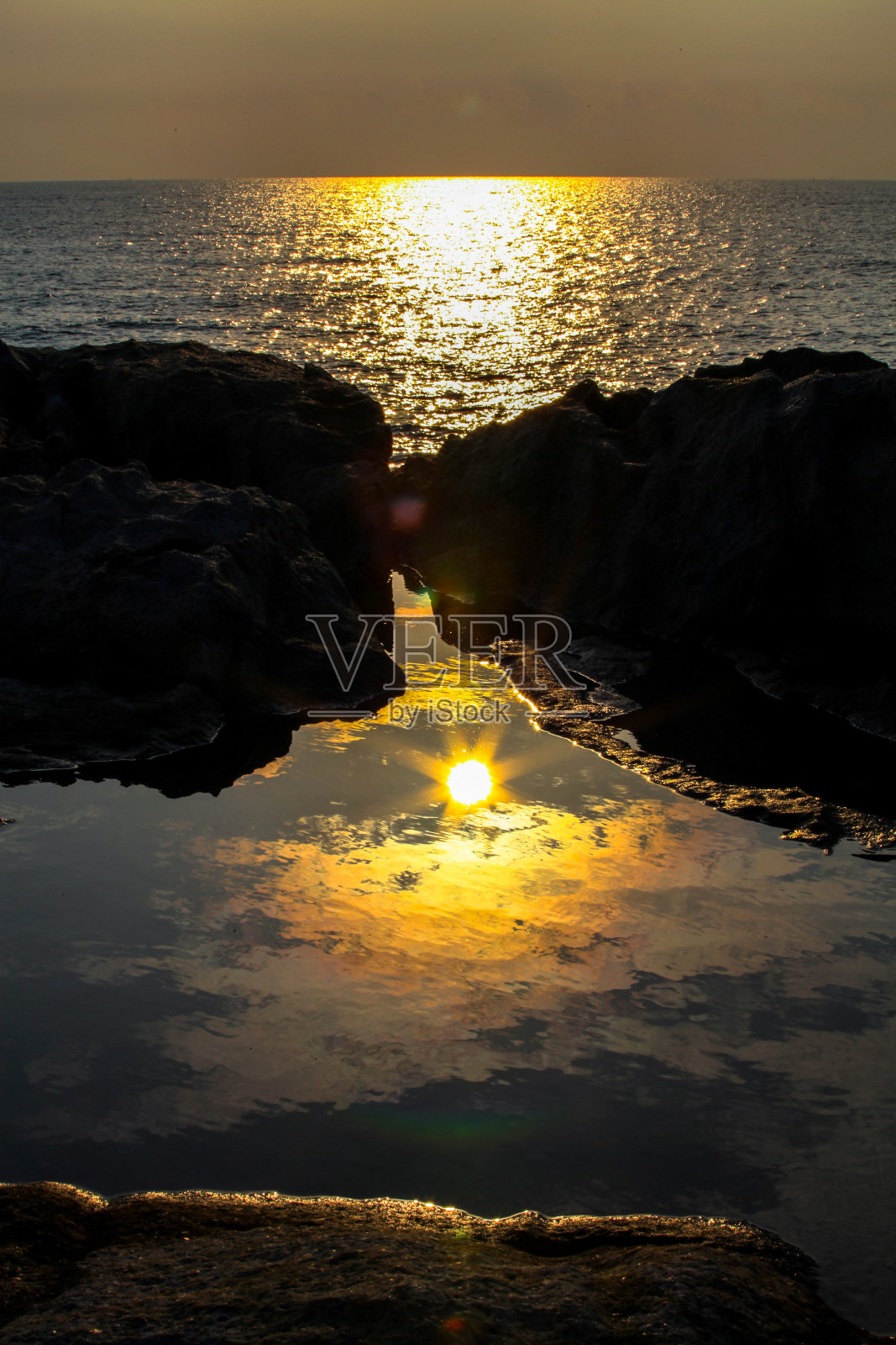 太阳下山海滩，古景，小岛。照片摄影图片
