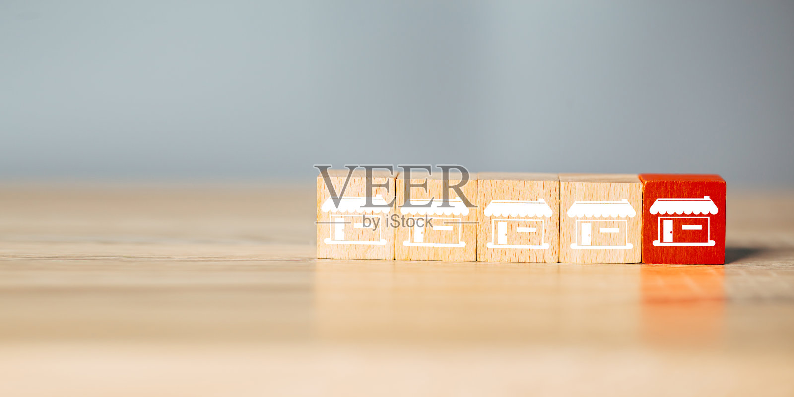 水管工在浴室工作，水管维修服务，装配和安装概念。照片摄影图片