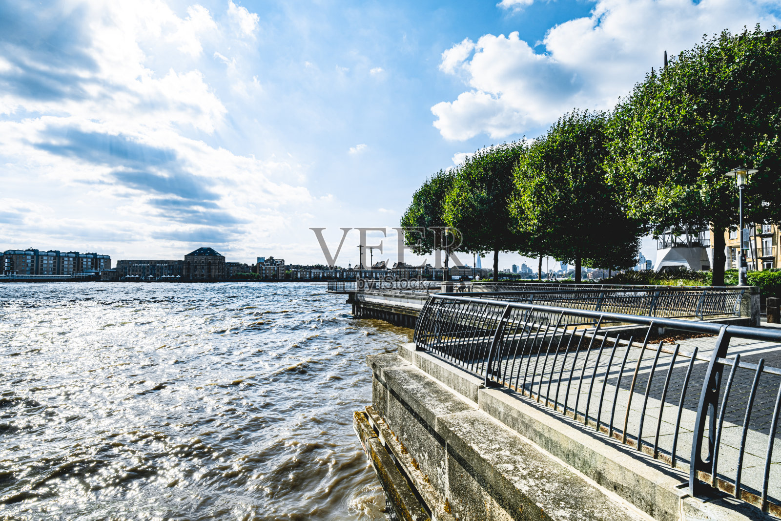伦敦泰晤士小道照片摄影图片