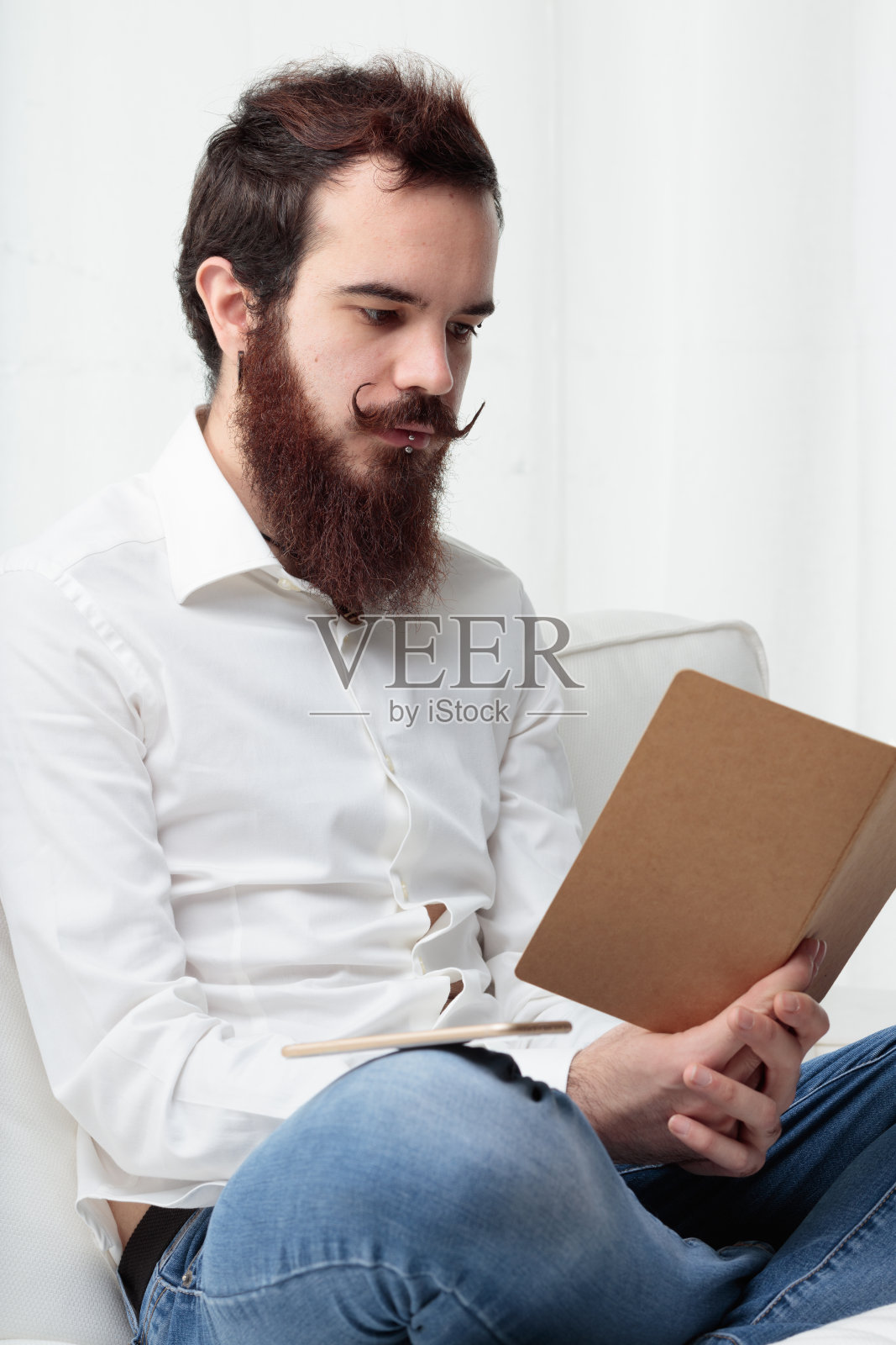 读抄写本，等电话留言照片摄影图片