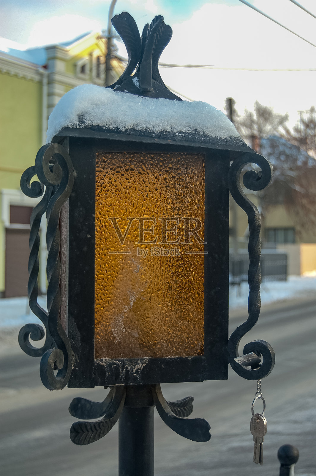 金属街头打火机特写构图照片摄影图片