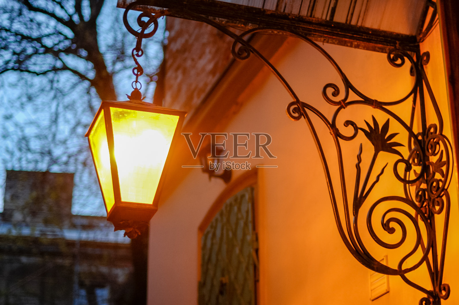 金属街头打火机特写构图照片摄影图片