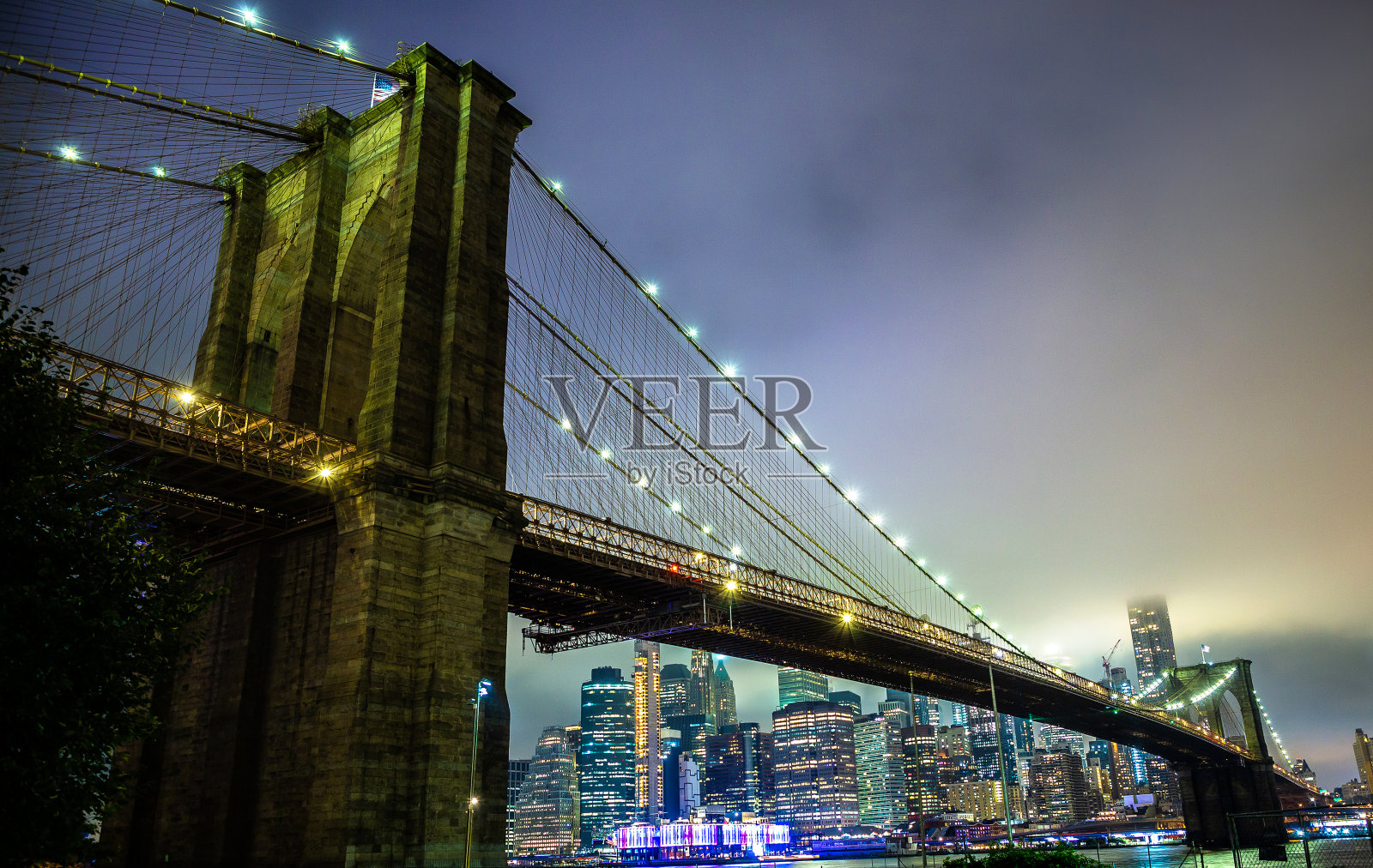 布鲁克林大桥和曼哈顿的夜晚照片摄影图片