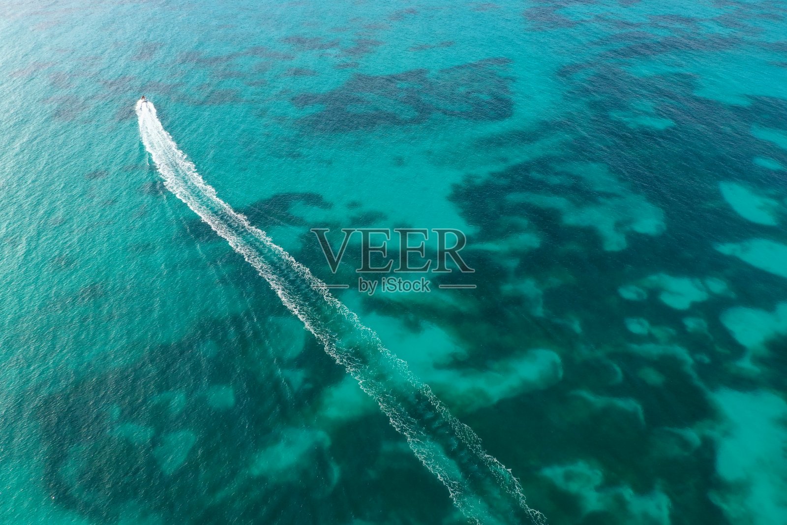 加勒比海乘船(瓜德罗普岛)照片摄影图片