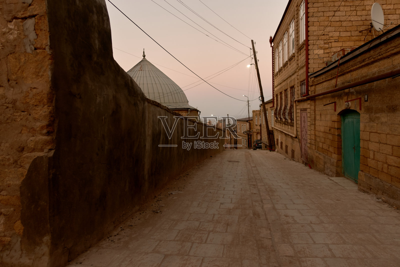 德尔本特老城的街道。照片摄影图片