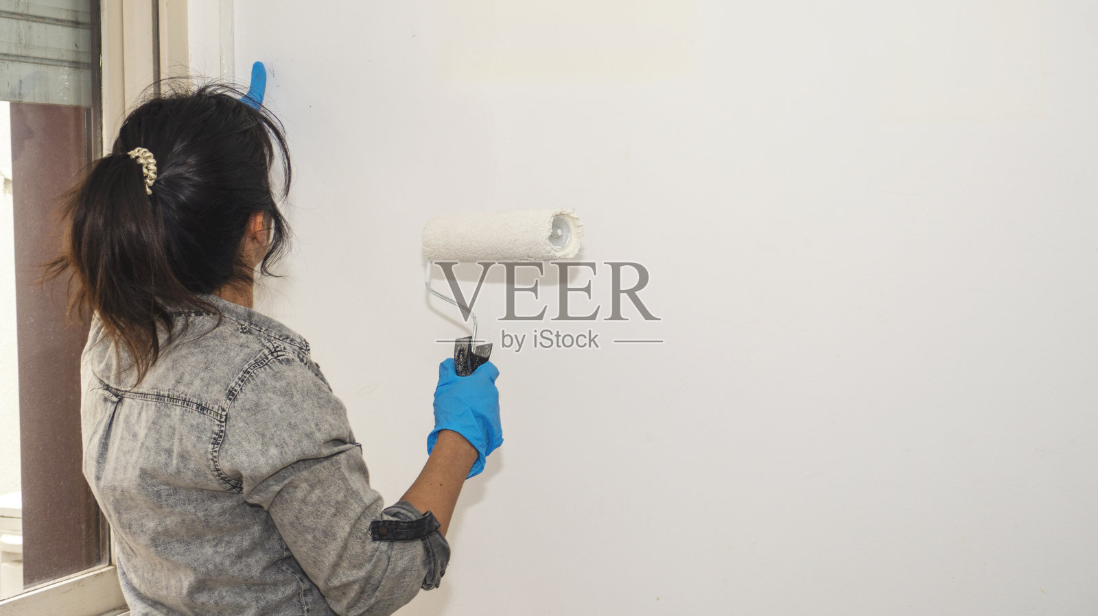 女性绘画照片摄影图片