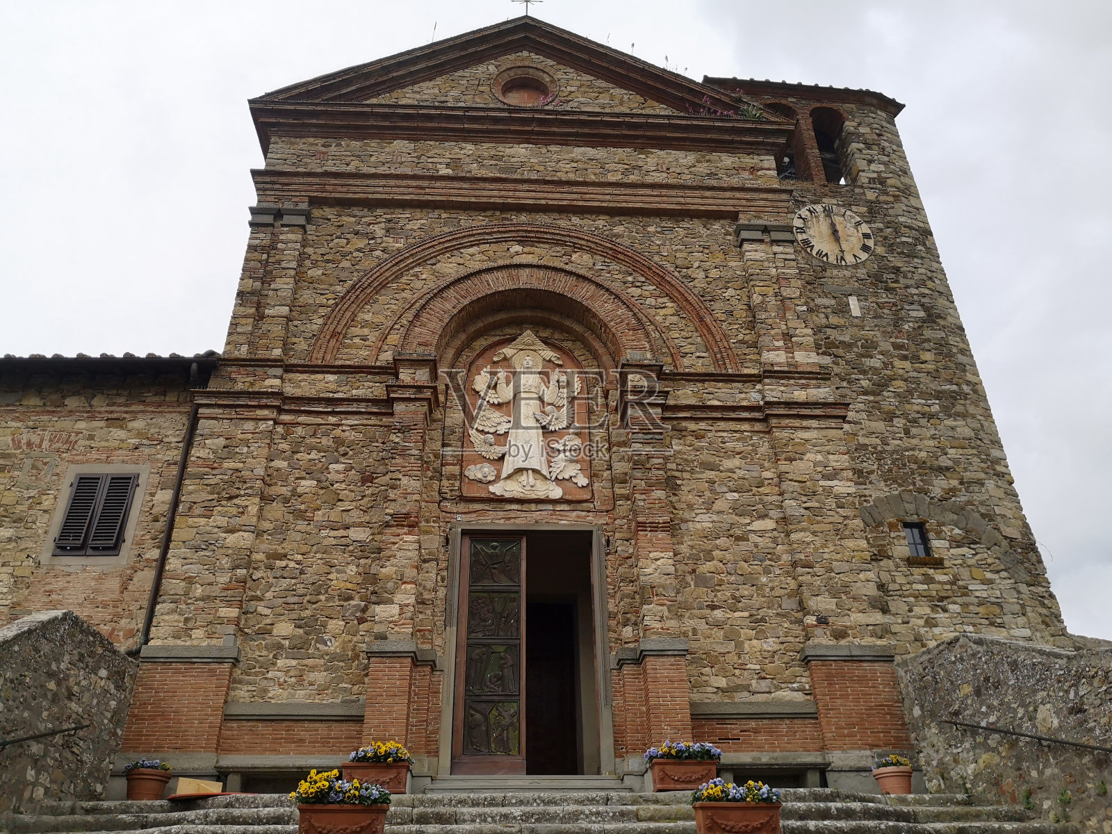 托斯卡纳卡斯泰洛的圣玛丽亚教堂，基安蒂的潘扎诺照片摄影图片