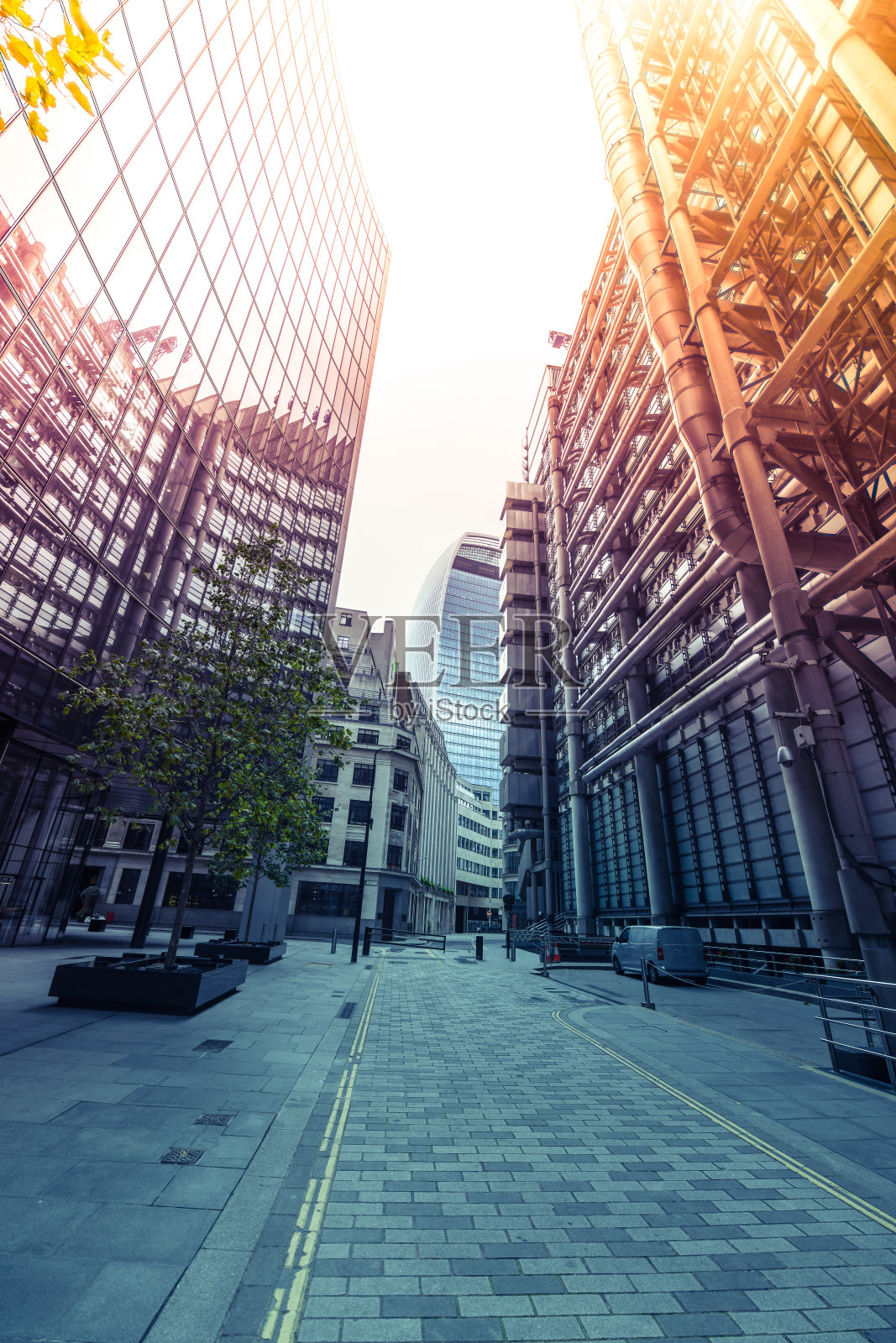 英国伦敦金融区大楼上的日落照片摄影图片