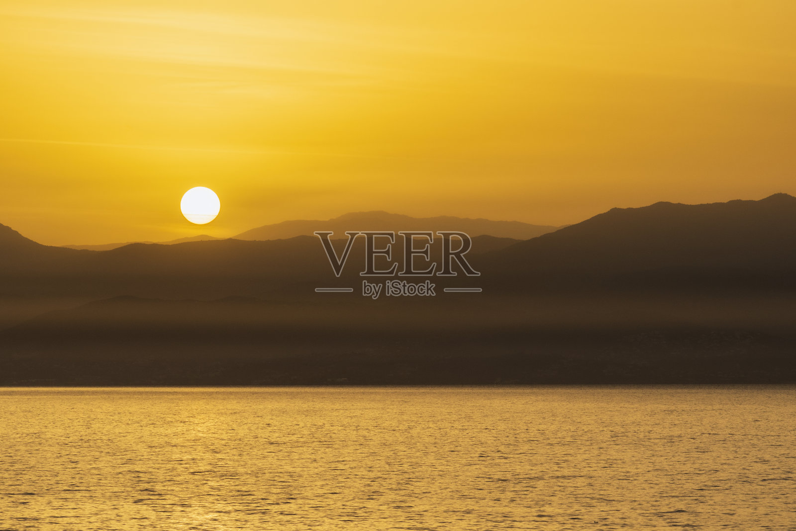 科西嘉海岸的日出照片摄影图片