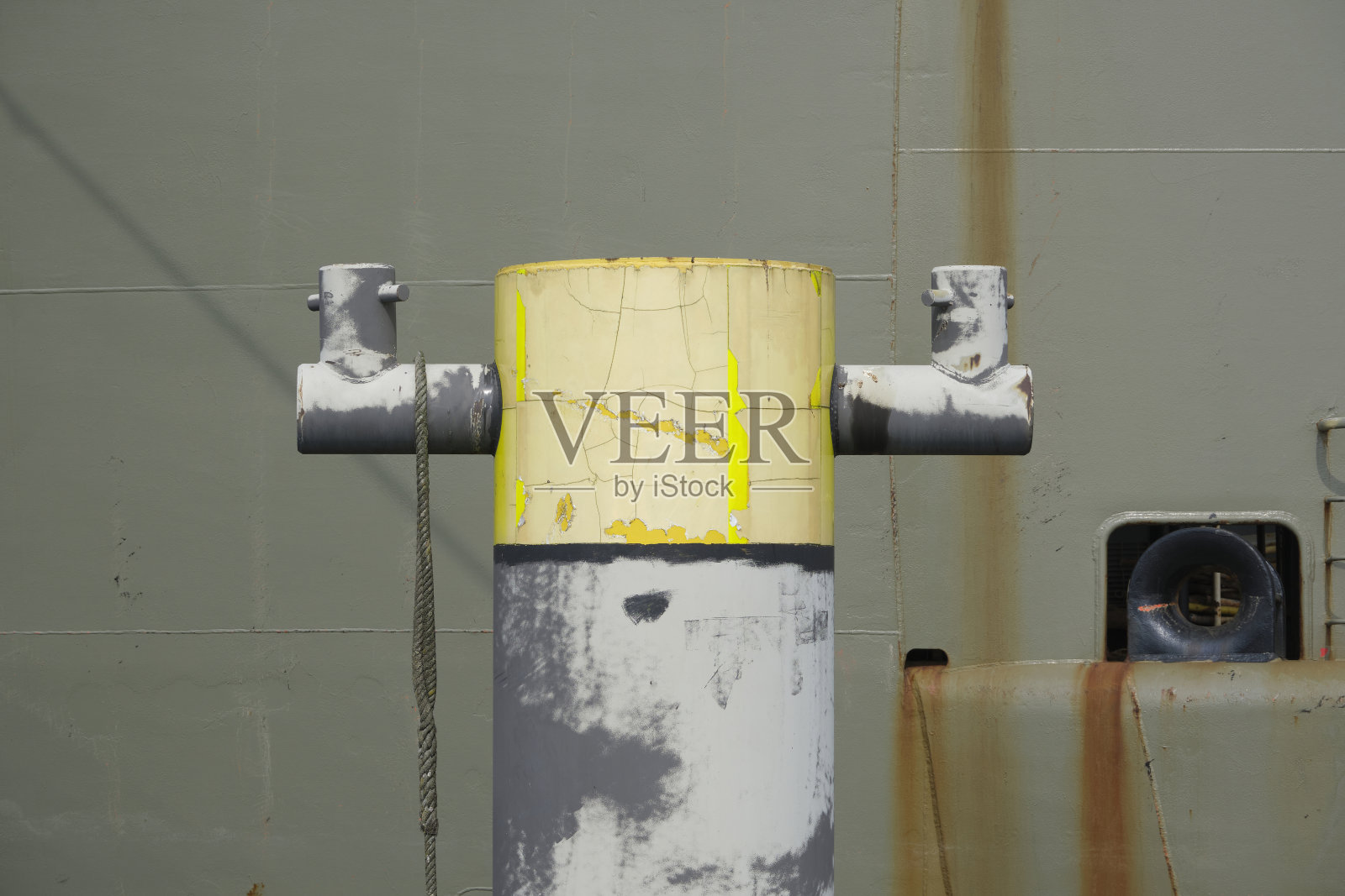 泊位—在工业港口靠近海岸的地方，用来停泊船只照片摄影图片