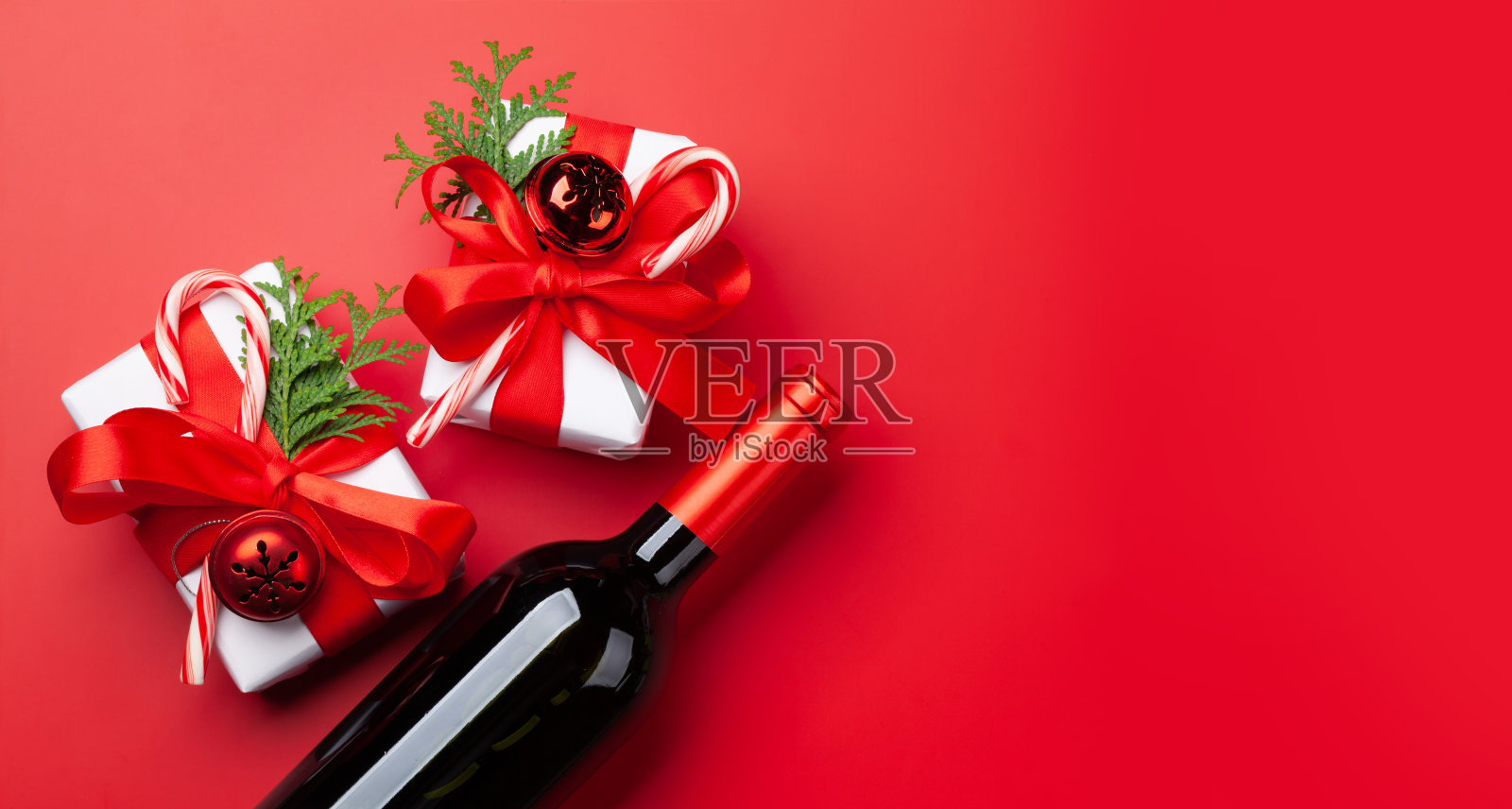 圣诞礼物与美酒照片摄影图片
