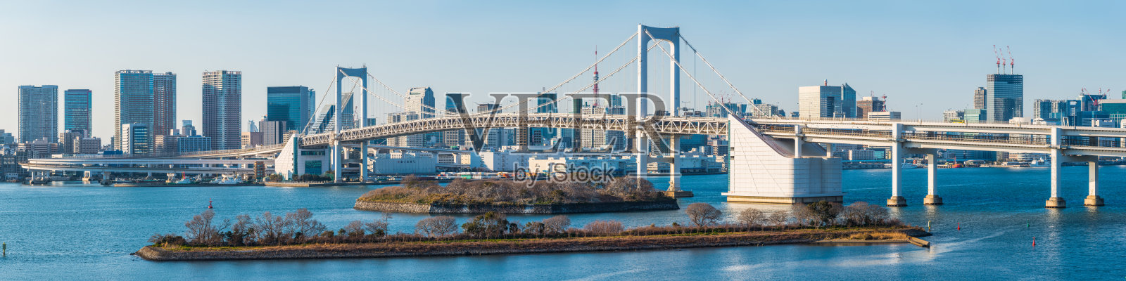 从台场城市摩天大楼鸟瞰东京湾彩虹桥全景照片摄影图片