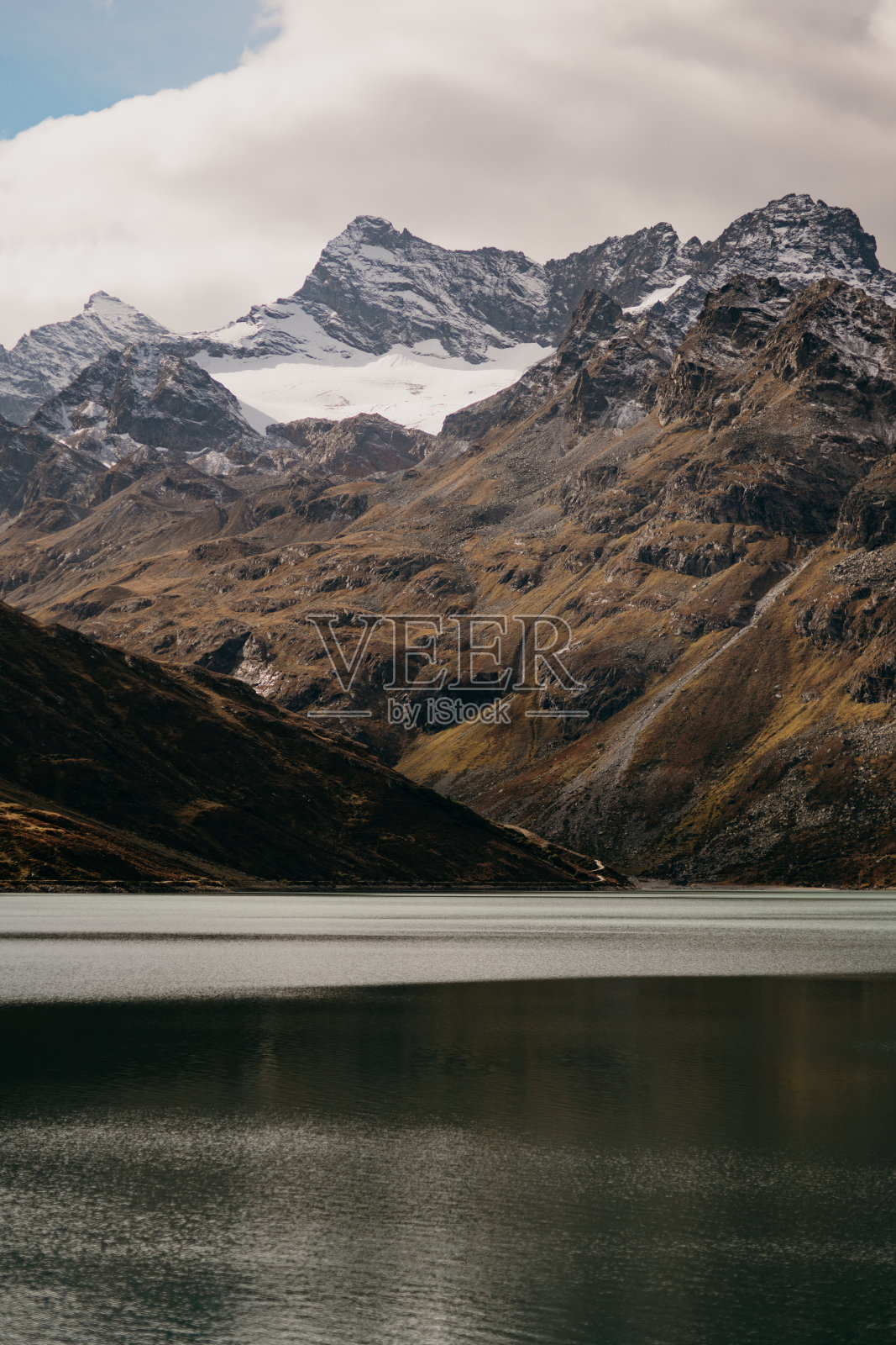 奥地利阿尔卑斯山和西尔维特拉湖的风景照片摄影图片