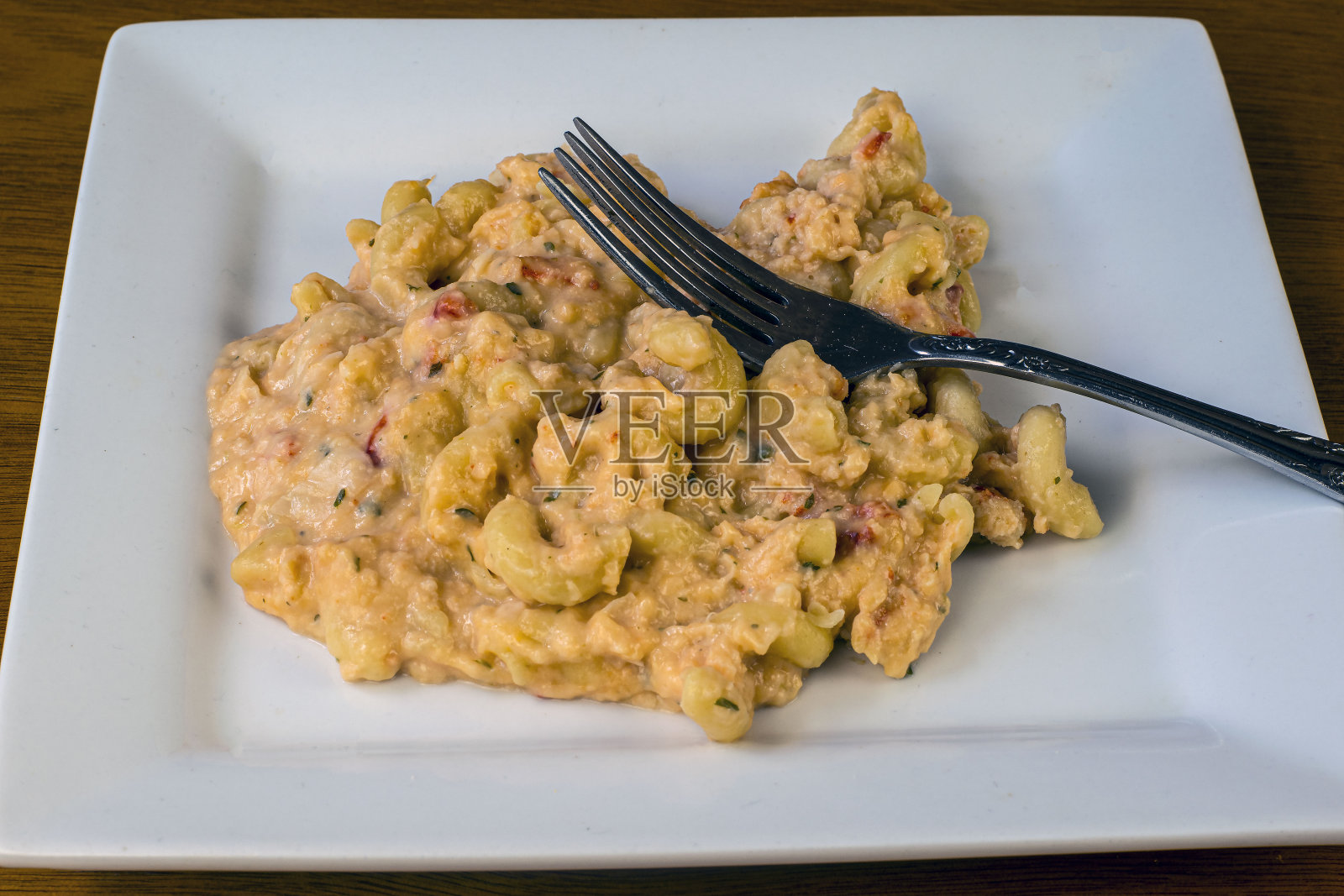 美味的龙虾通心粉和奶酪装盘照片摄影图片