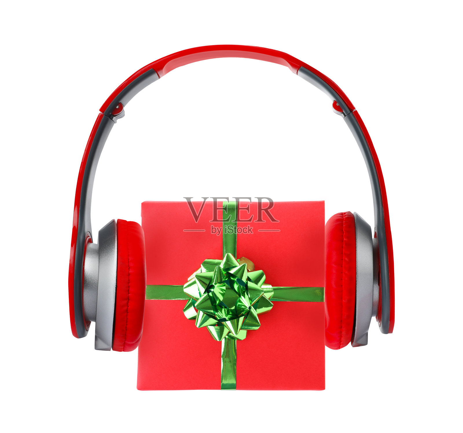 美丽的圣诞礼盒蝴蝶结和耳机在白色背景，俯视图照片摄影图片
