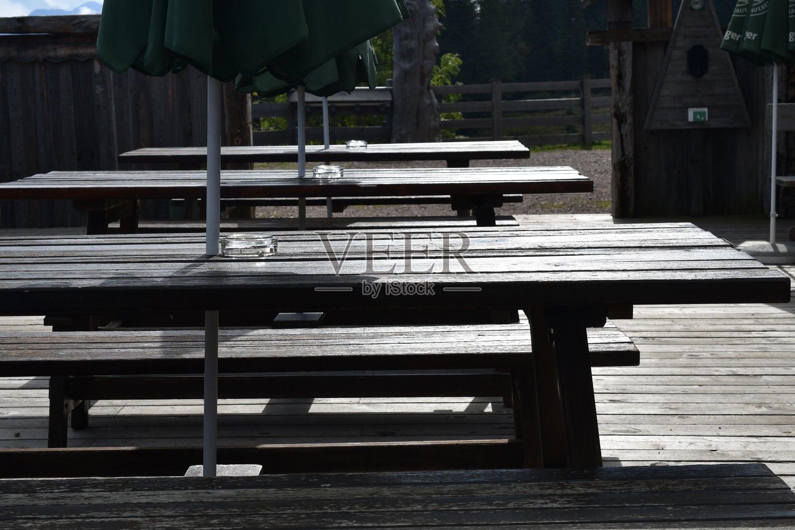 在南蒂罗尔的高山小屋前照片摄影图片