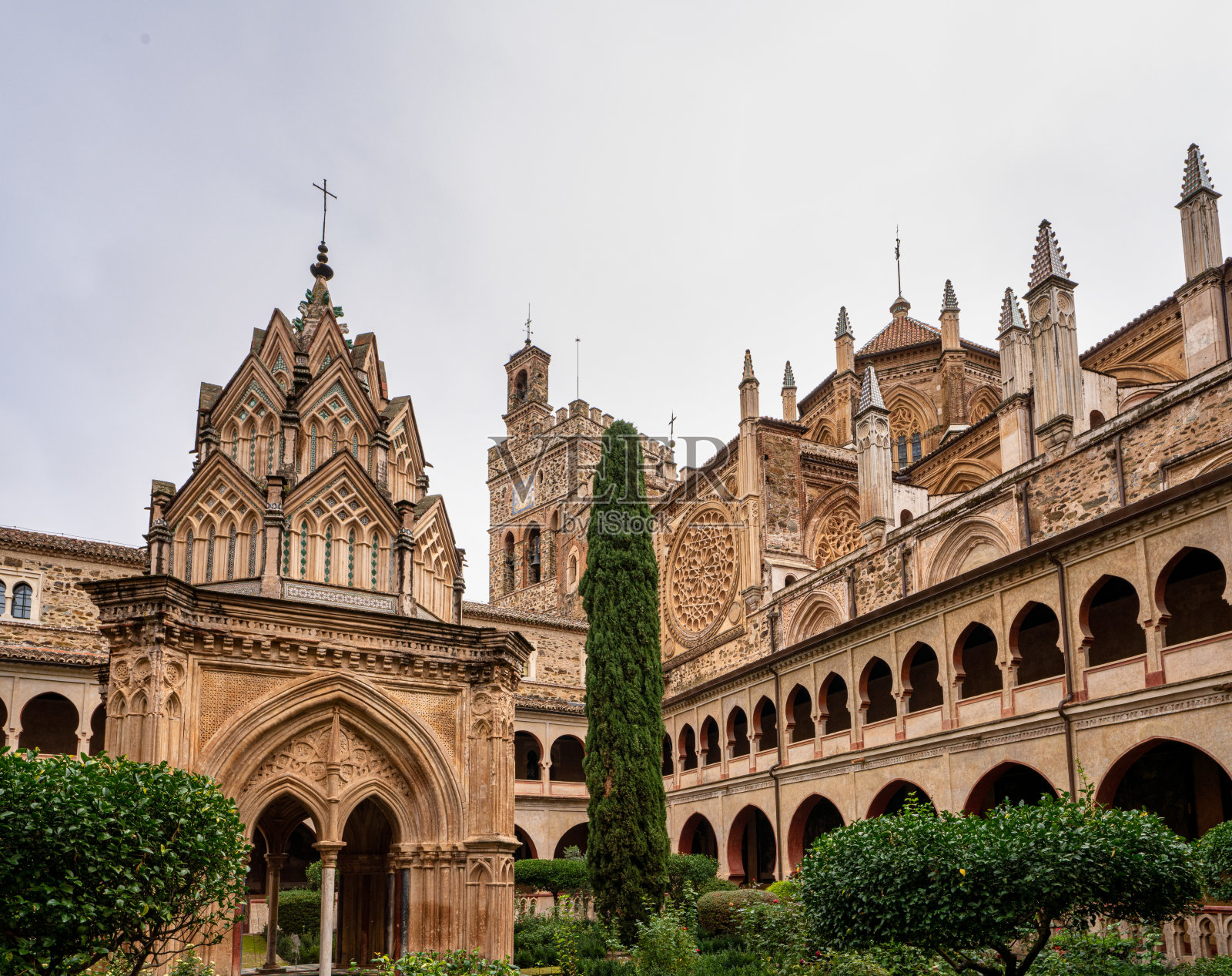 瓜达卢佩圣玛丽亚皇家修道院。卡塞雷斯,西班牙。照片摄影图片