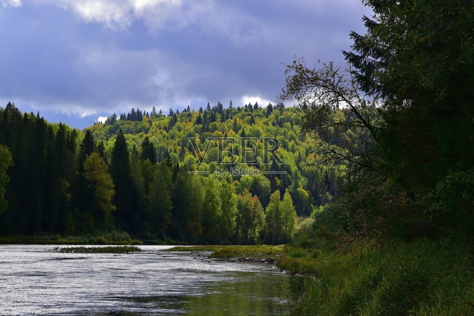 乌拉尔山秋天天气恶劣照片摄影图片