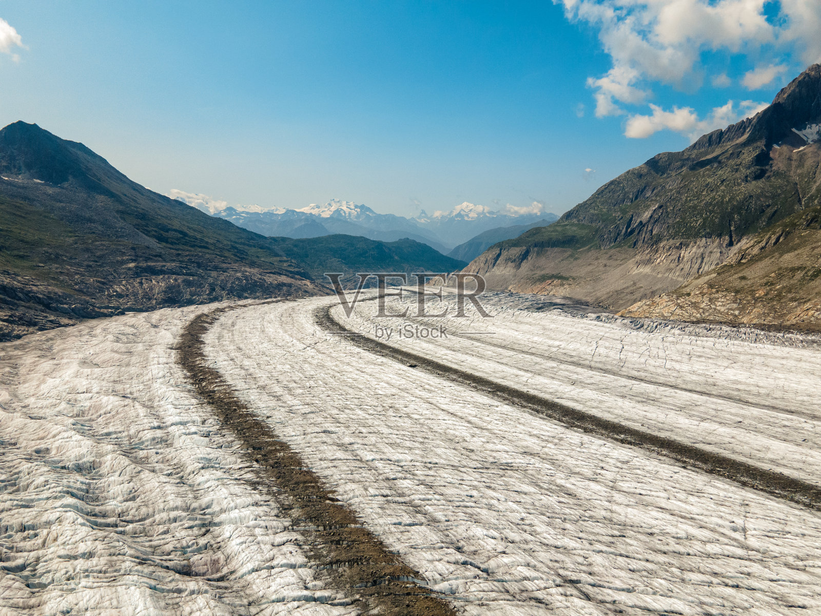 瑞士阿尔卑斯山脉的阿莱奇冰川照片摄影图片