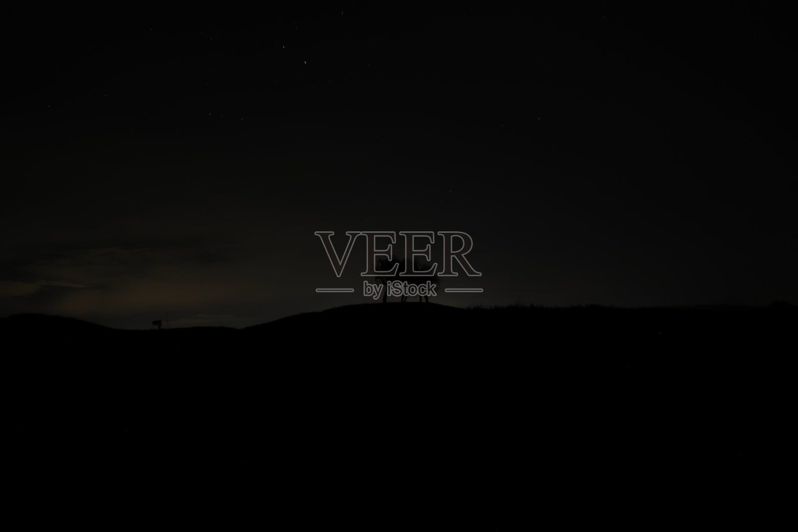 印度尼西亚西爪哇岛苏kabumi的Bukit Teletubies Ujung genten的美丽夜空。照片摄影图片