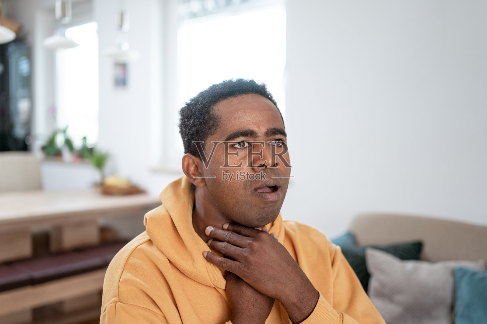 成年男子喉咙痛照片摄影图片