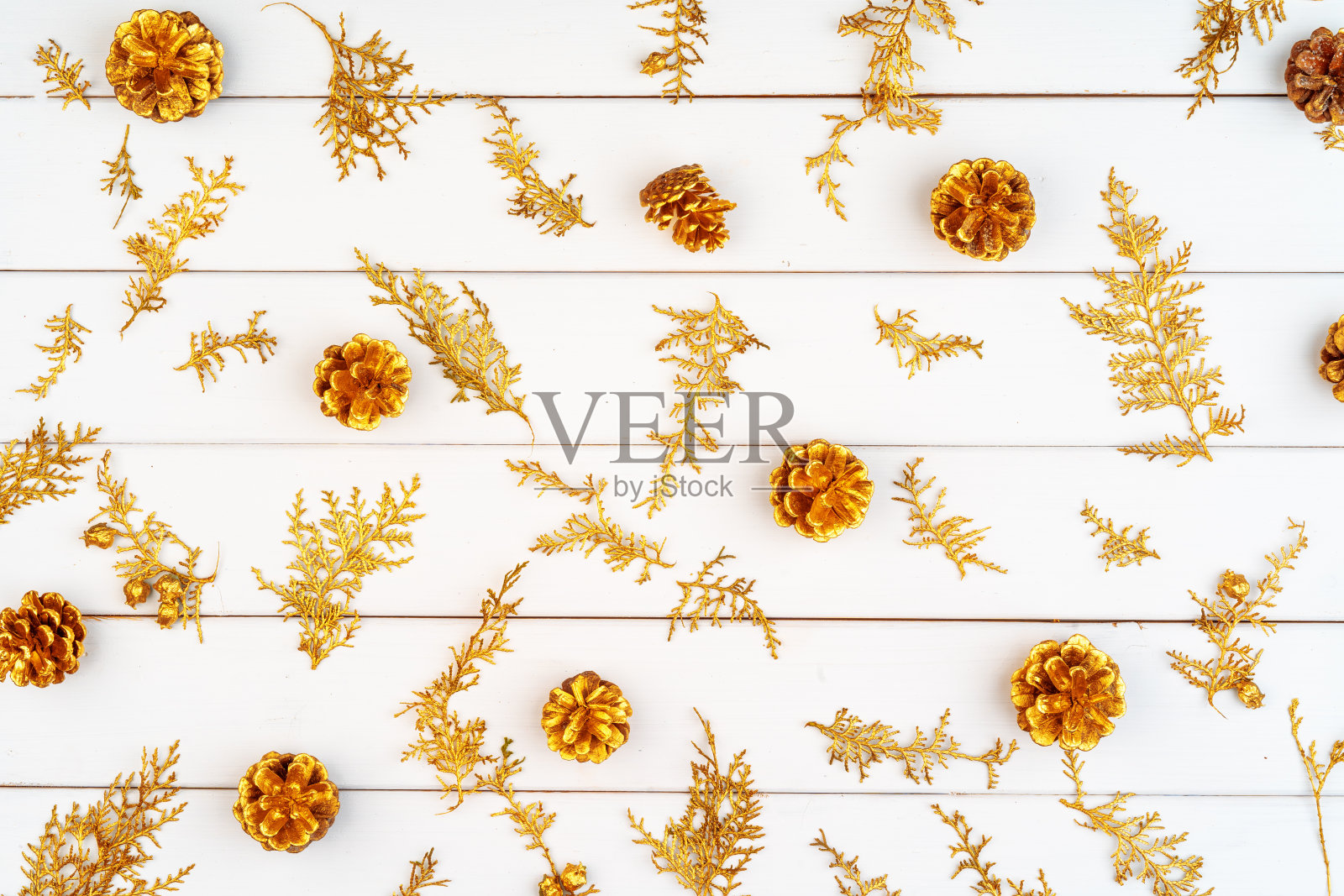 白色木制背景上的圣诞装饰图案照片摄影图片