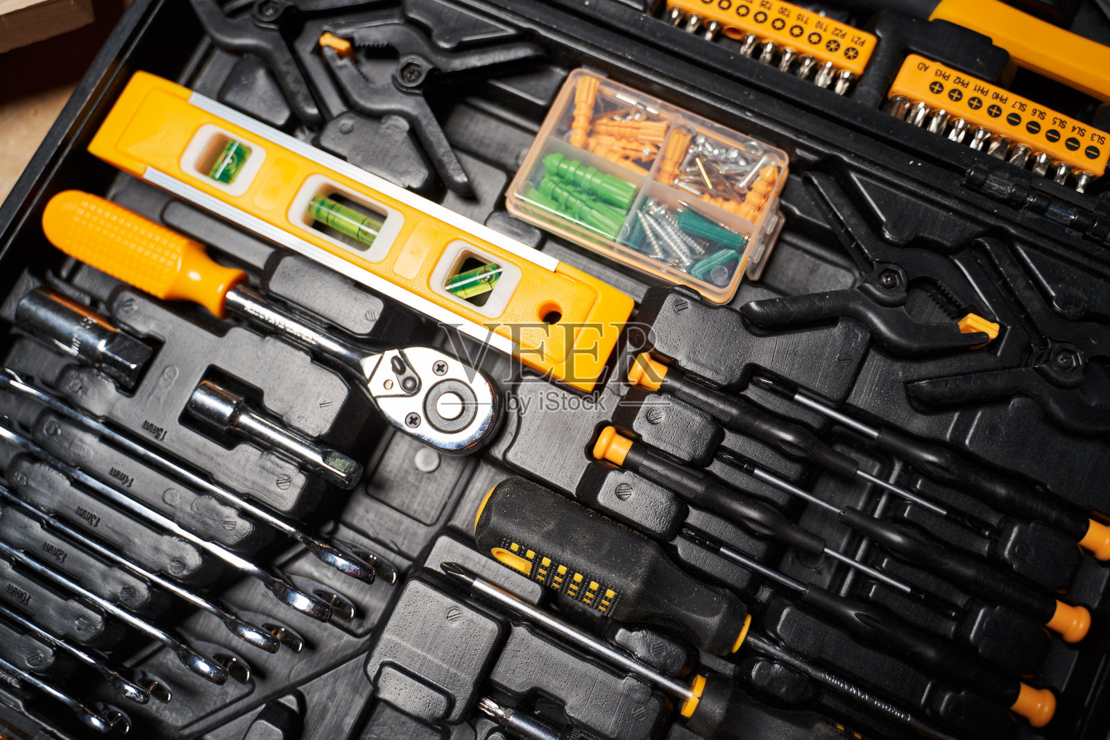 修理工具箱，各种工具，锤子，钳子，螺丝刀，扳手，钻头照片摄影图片