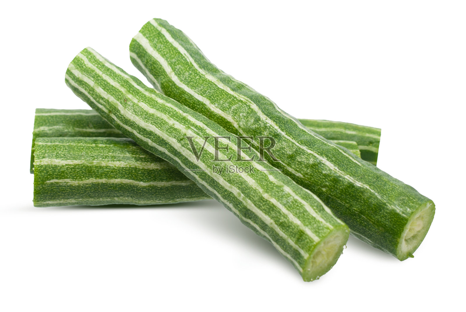 白色背景上的蛇瓜照片摄影图片