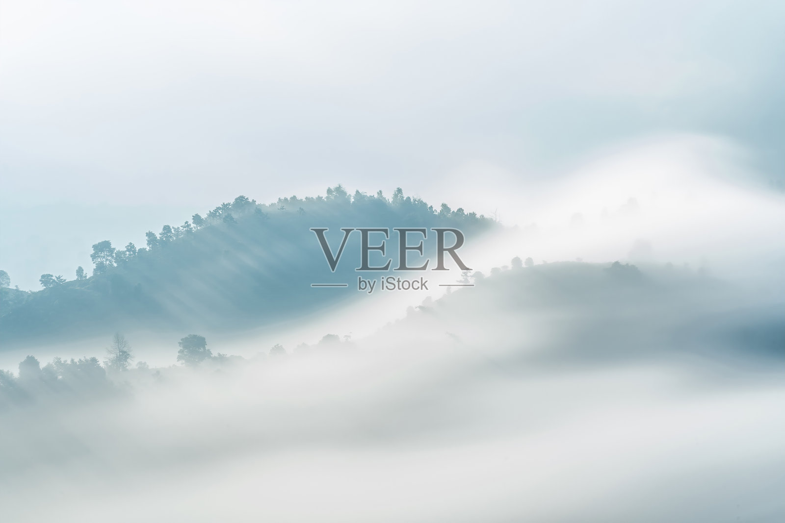 越南林东省宝禄镇林魁帕庵宝塔附近的山谷和山的美丽景色照片摄影图片