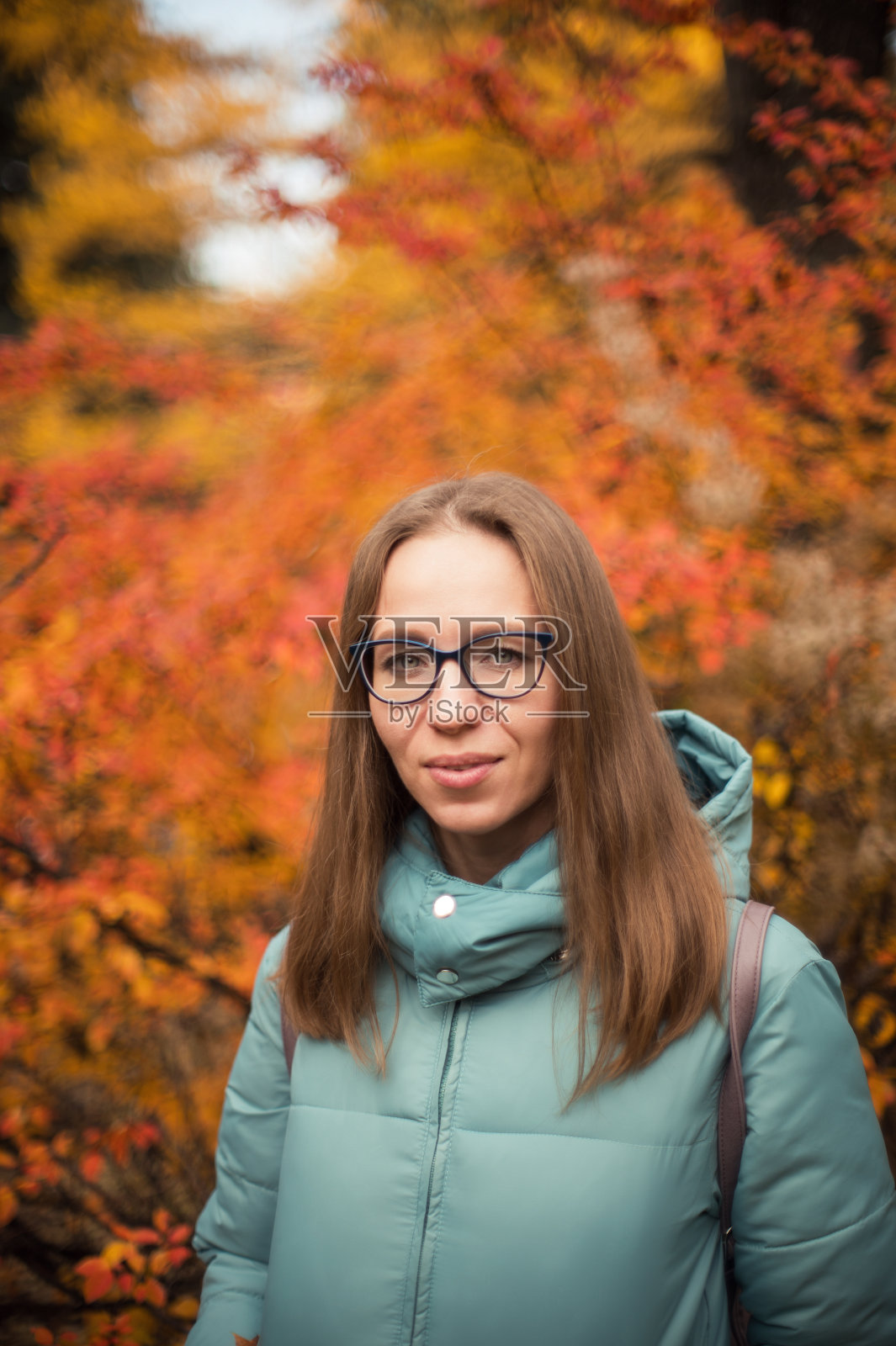 美丽的秋天的女人照片摄影图片
