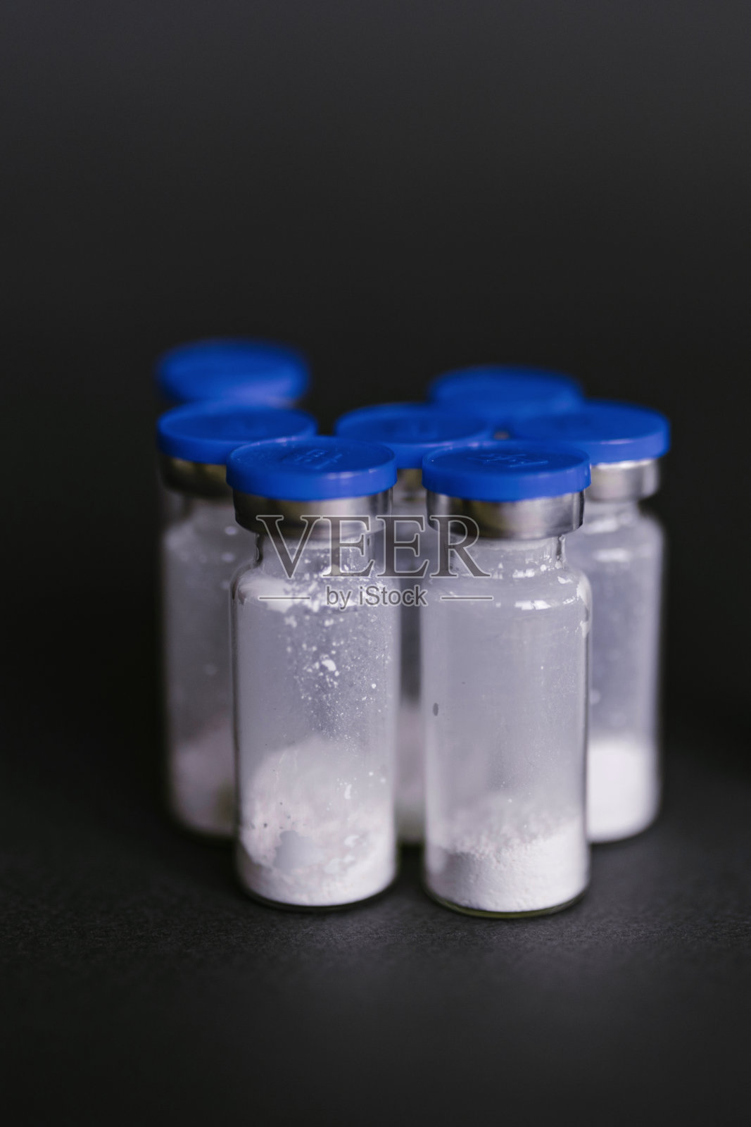 透明玻璃注射安瓿内装药品照片摄影图片