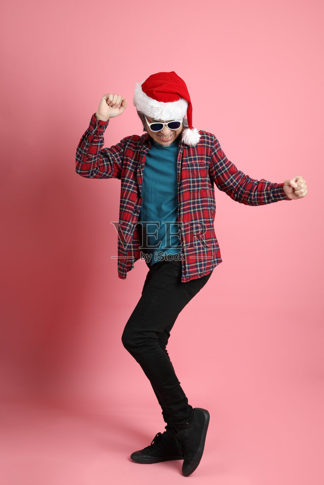 圣诞季节的男人照片摄影图片