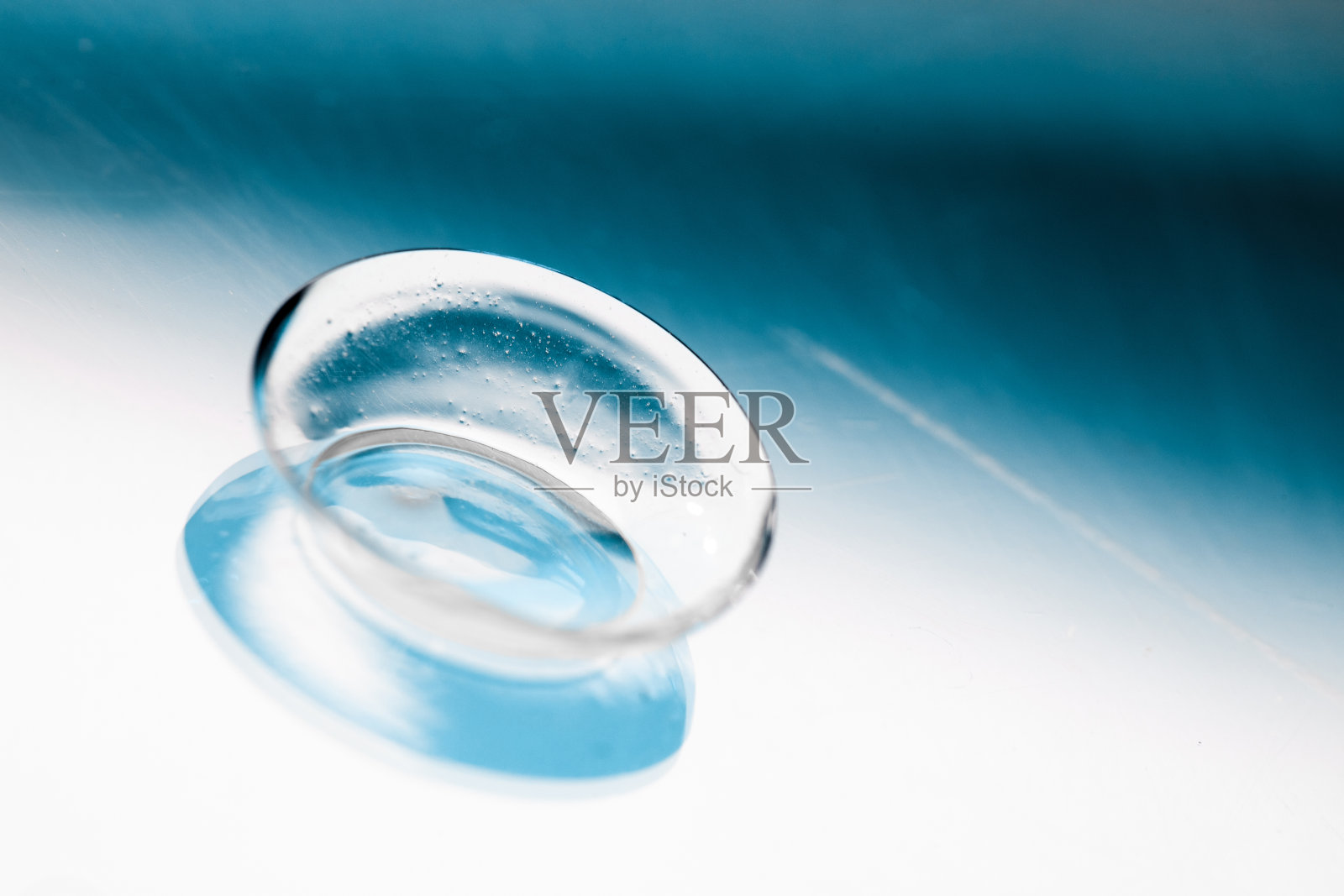 隐形眼镜在蓝色背景近景照片摄影图片