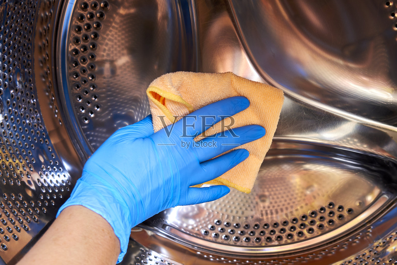 清洗洗衣机滚筒照片摄影图片