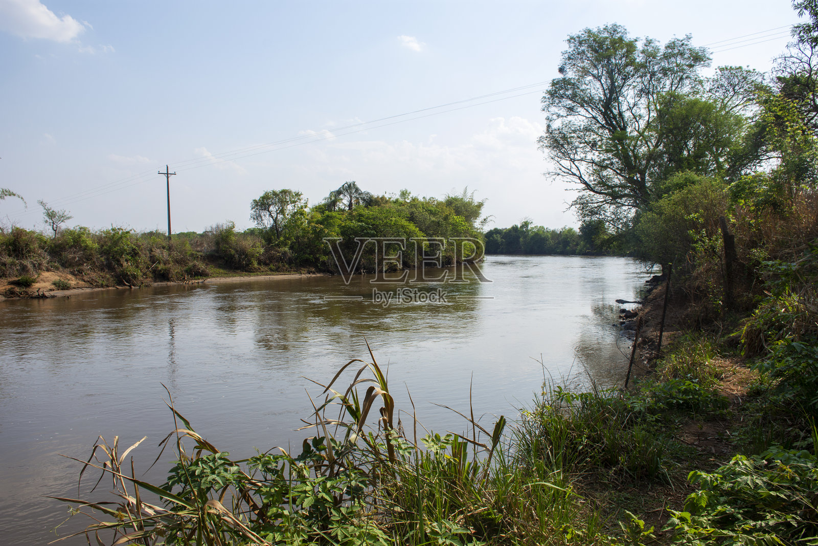 巴西南马托格罗索州杜拉多斯市的杜拉多河照片摄影图片