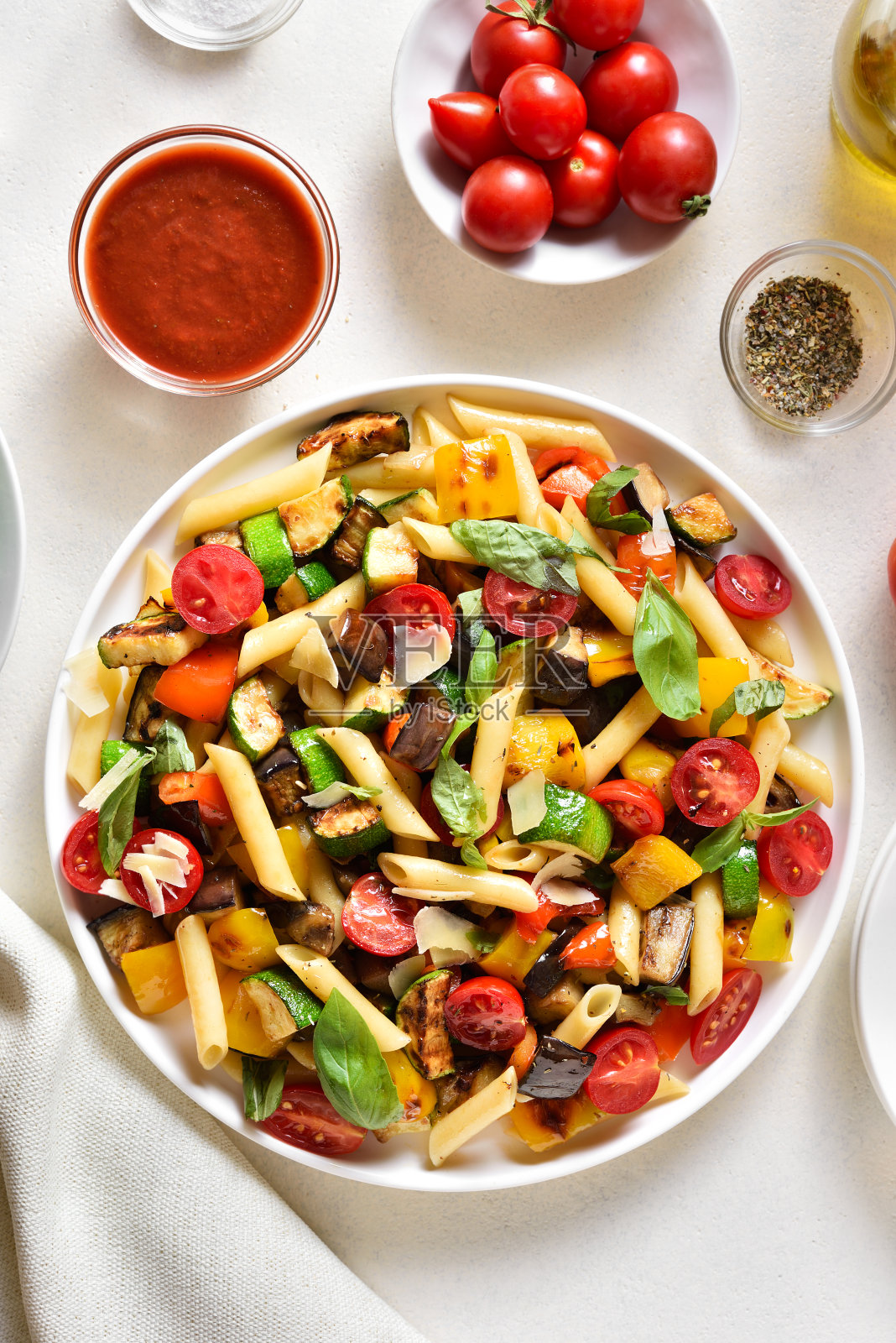 炖菜通心粉沙拉照片摄影图片