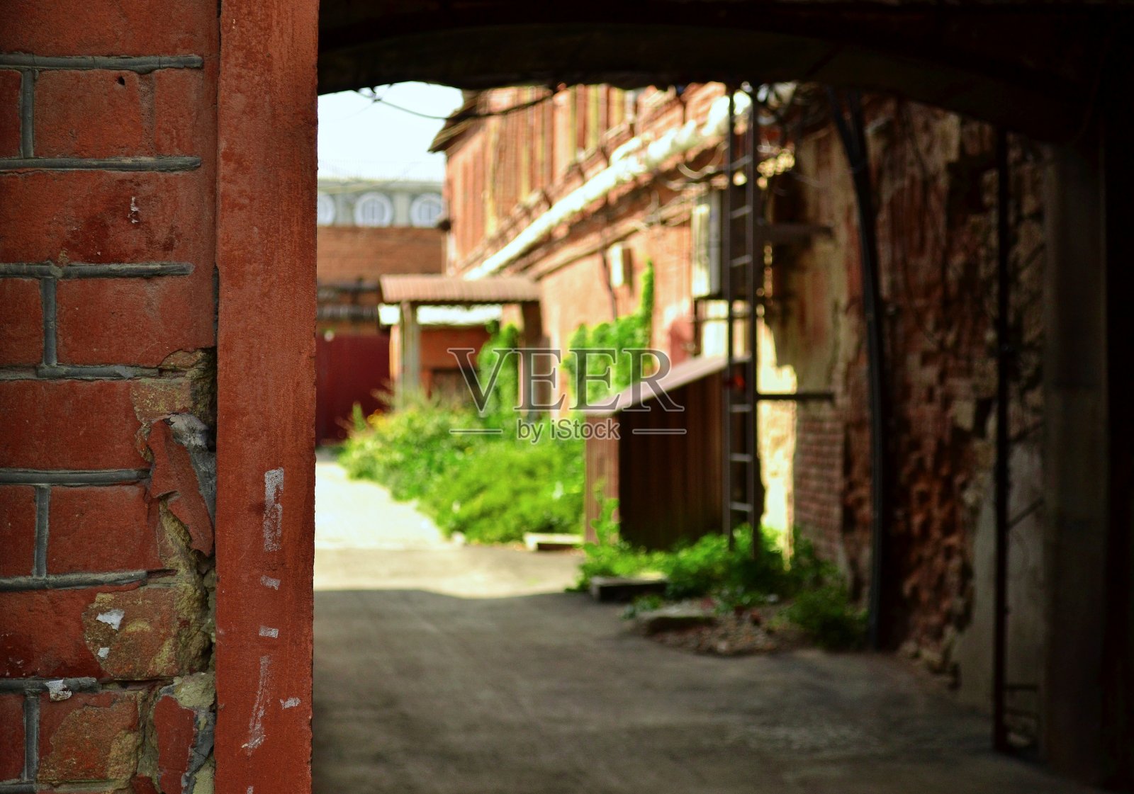 拱门。通往内院的通道。纹理照片摄影图片
