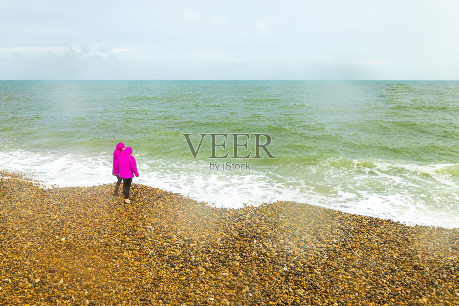 恶劣天气下的英国海滩照片摄影图片