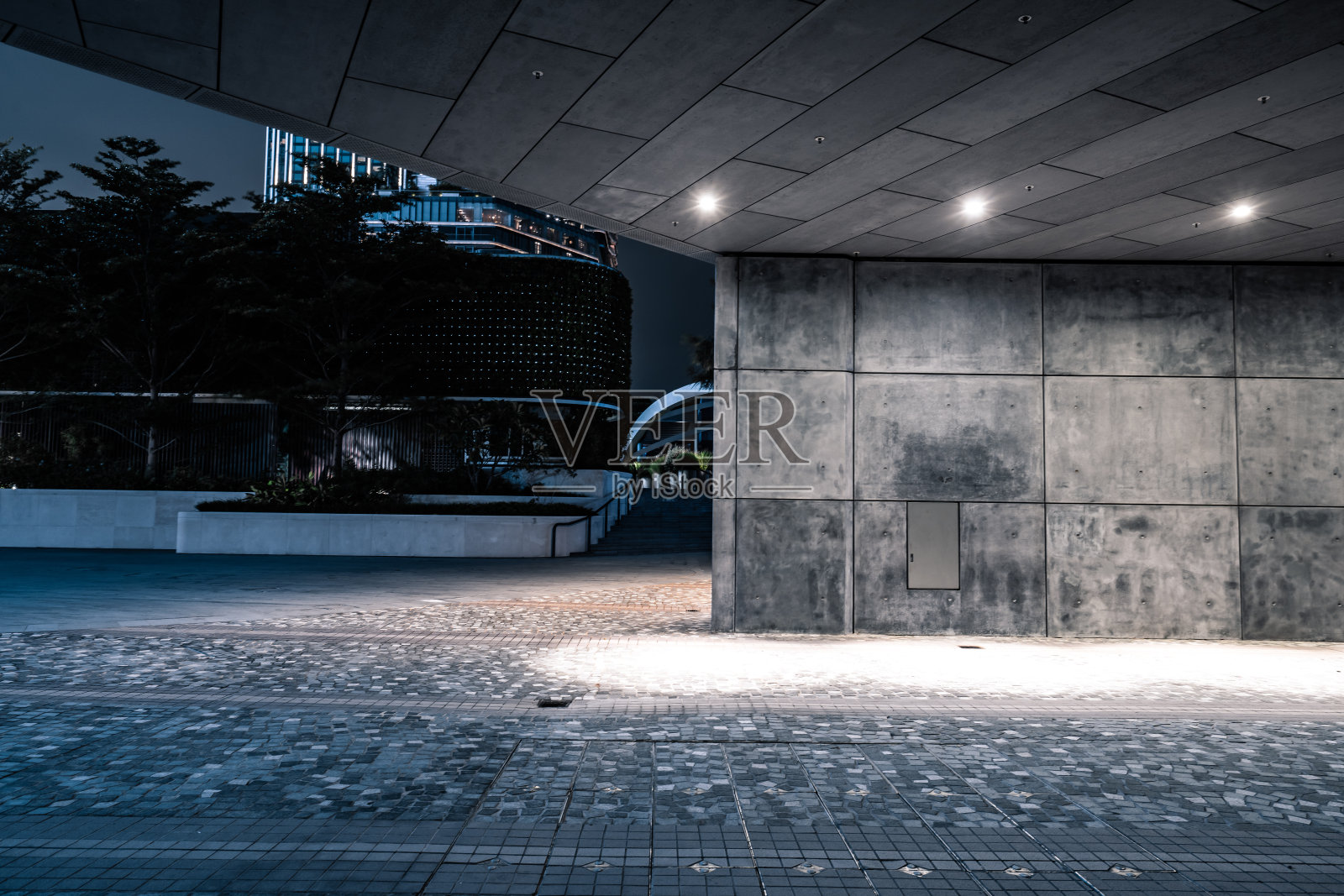 空砖人行道在晚上照片摄影图片